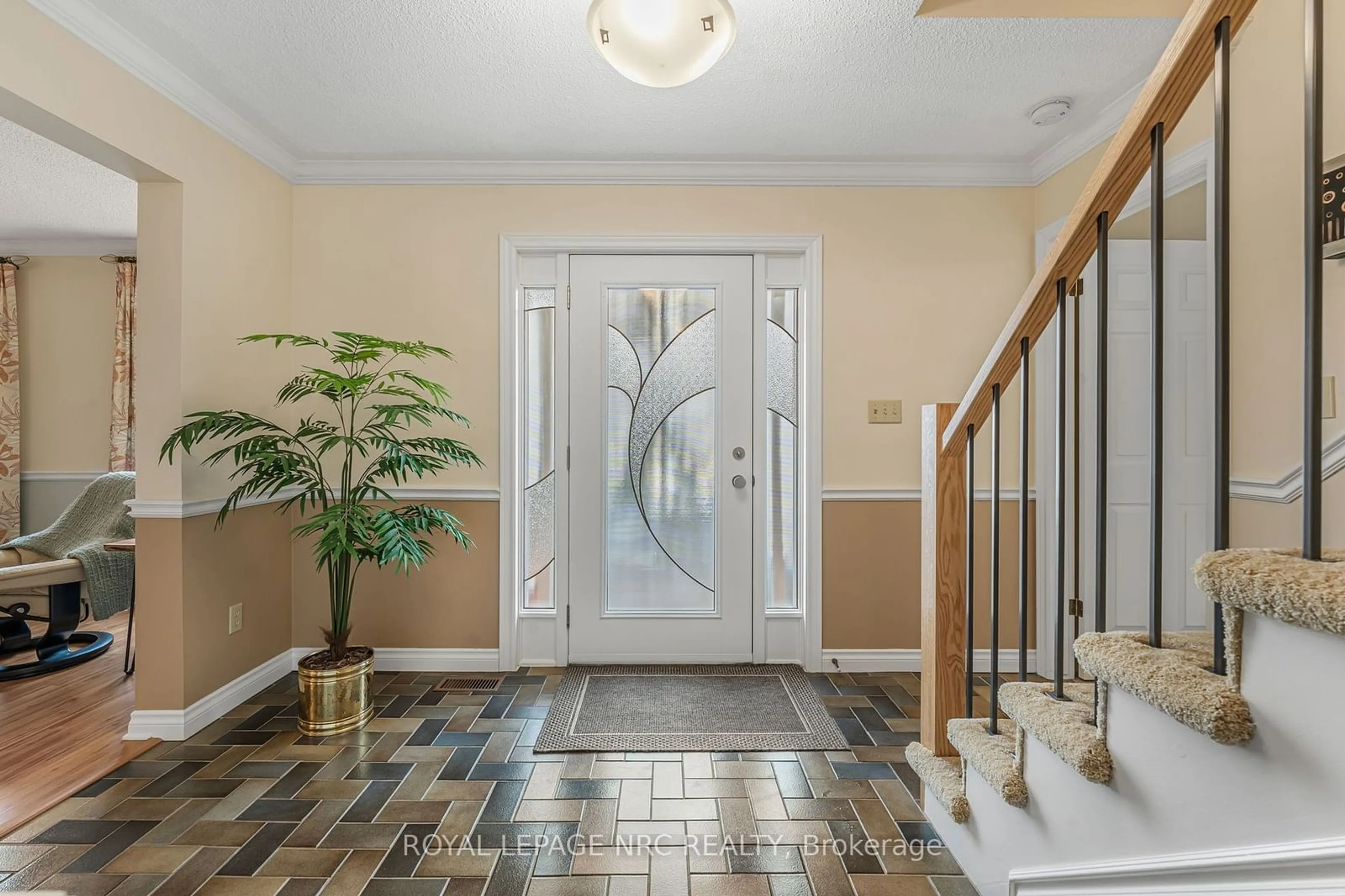 Indoor entryway for 38 Colonel Butler Cres, Niagara-on-the-Lake Ontario L0S 1J0