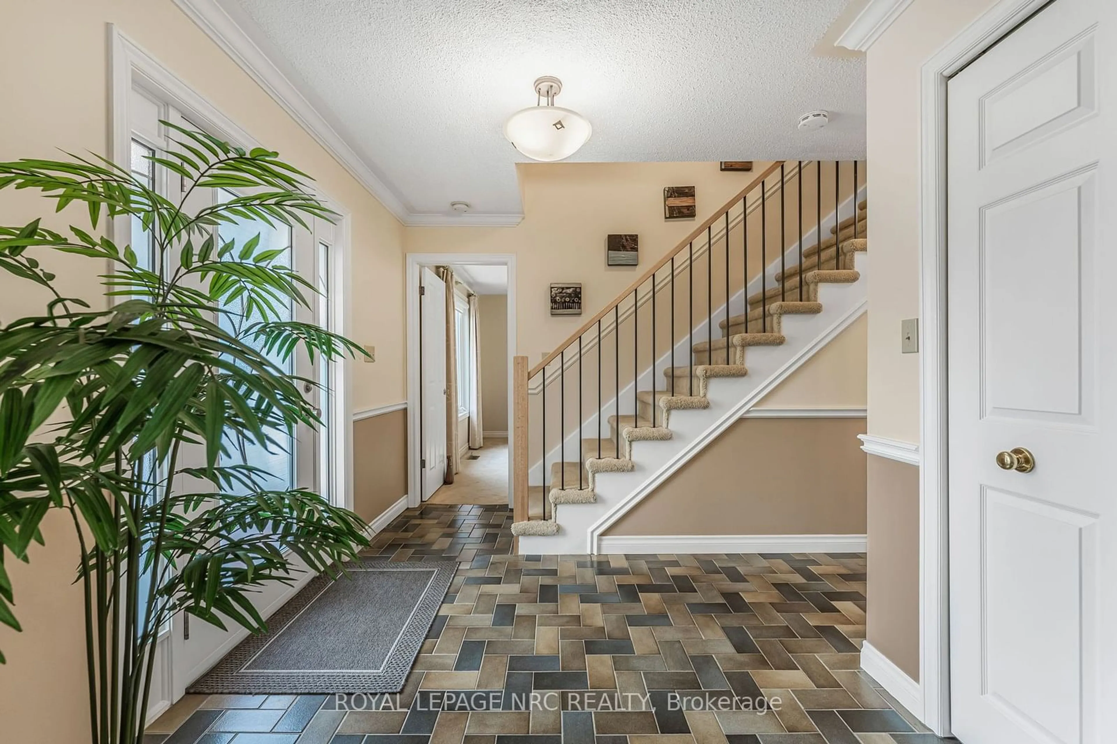 Indoor foyer for 38 Colonel Butler Cres, Niagara-on-the-Lake Ontario L0S 1J0