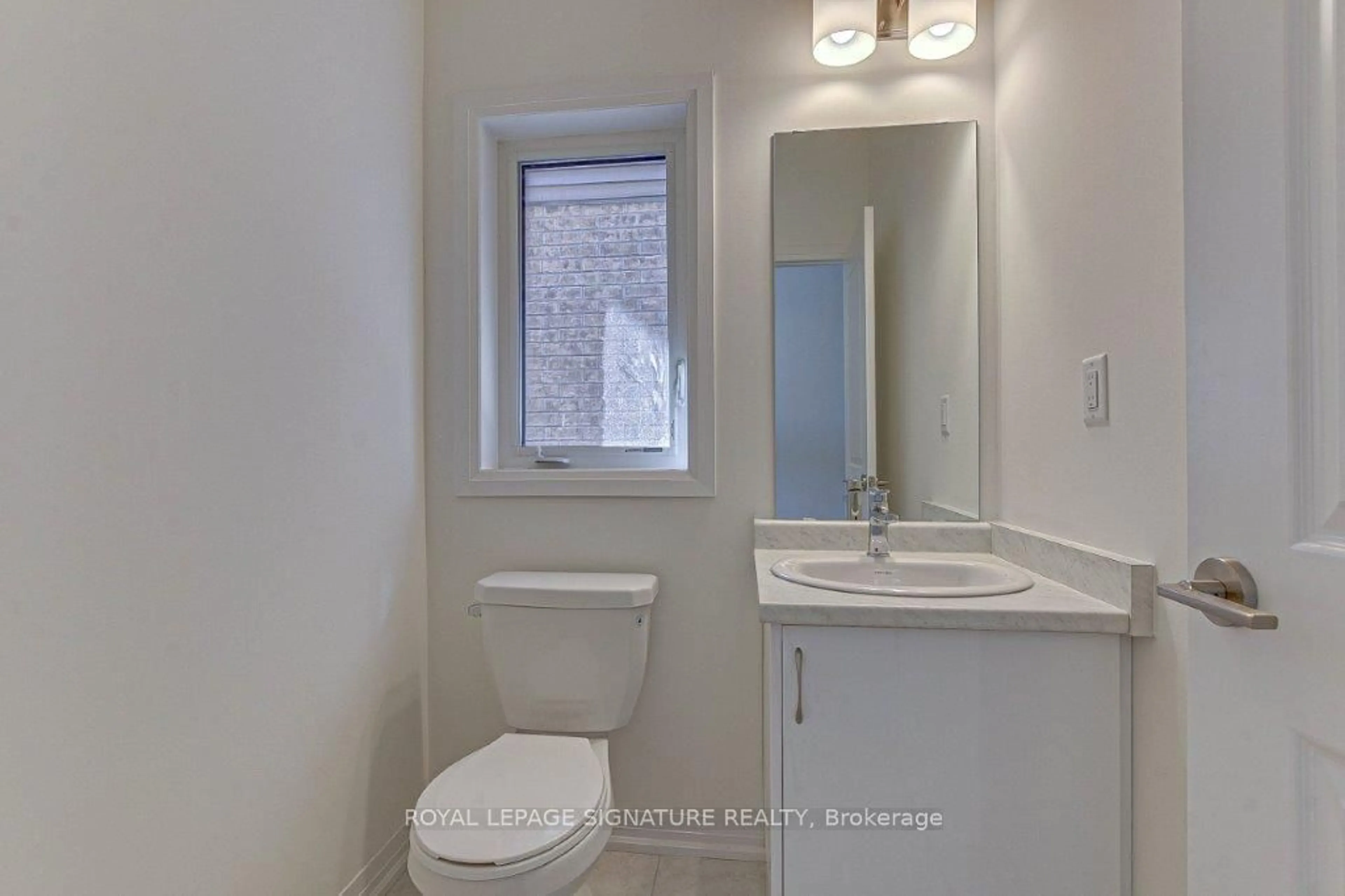 Standard bathroom, ceramic/tile floor for 94 Stauffer Rd, Brantford Ontario N3T 5L8