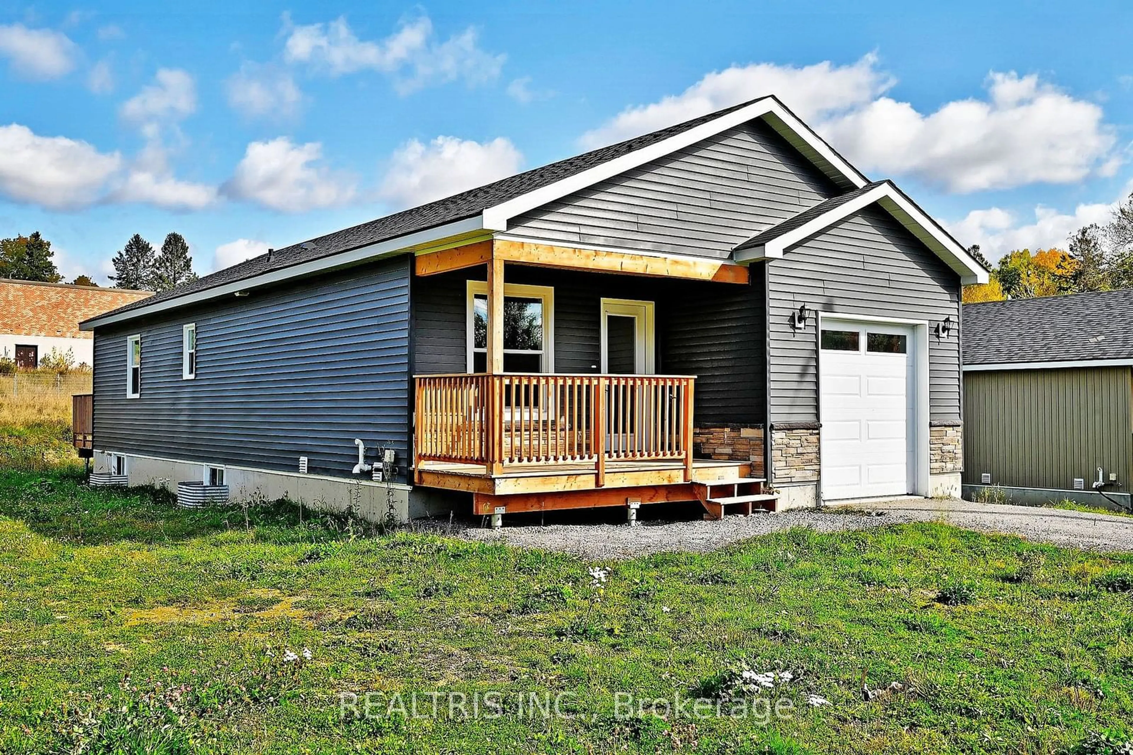 Home with vinyl exterior material, street for 146 Patricia St, Sudbury Remote Area Ontario P3Y 1A1