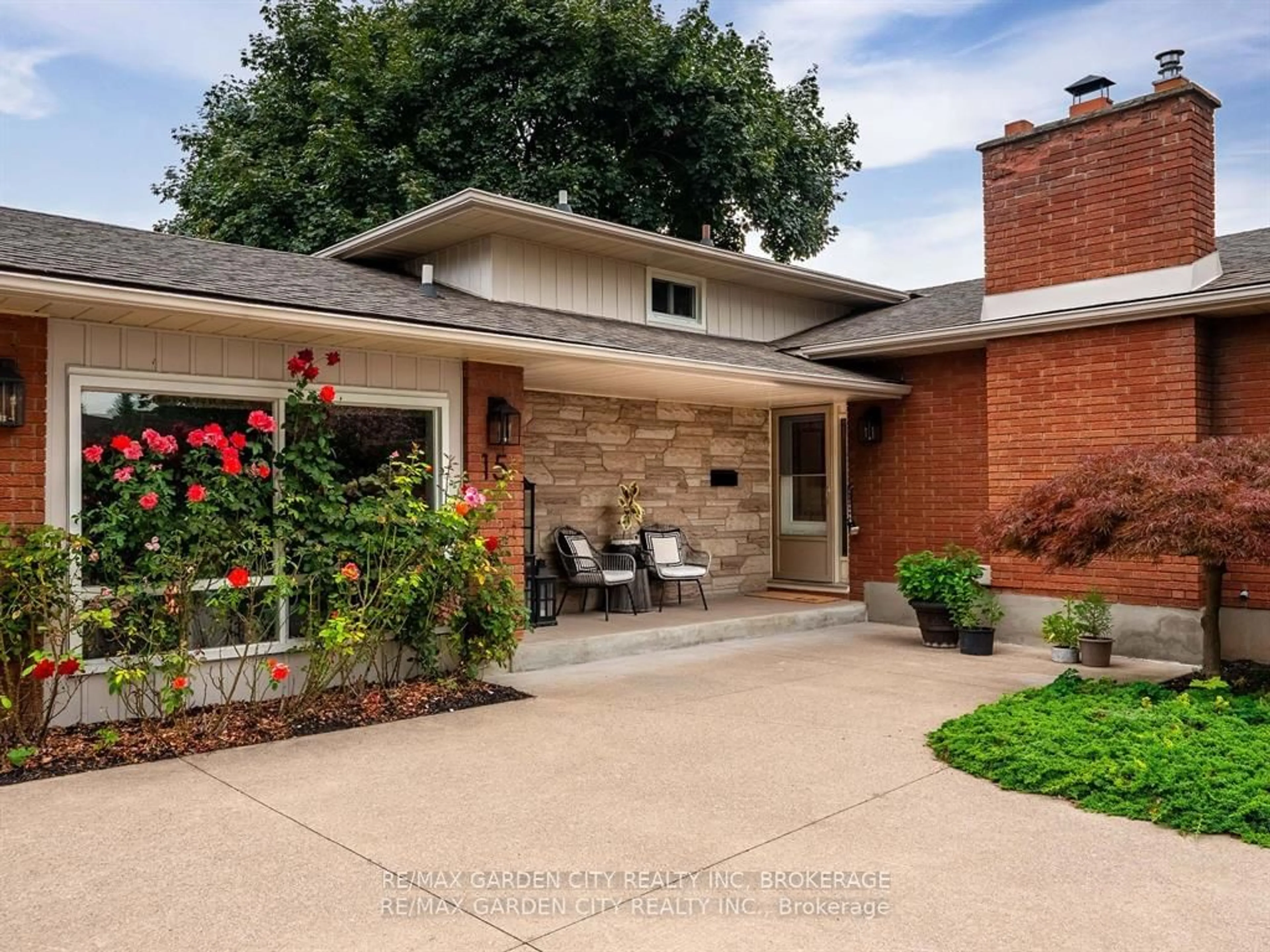 Home with brick exterior material, street for 15 Rosemount Ave, St. Catharines Ontario L2M 1Z5