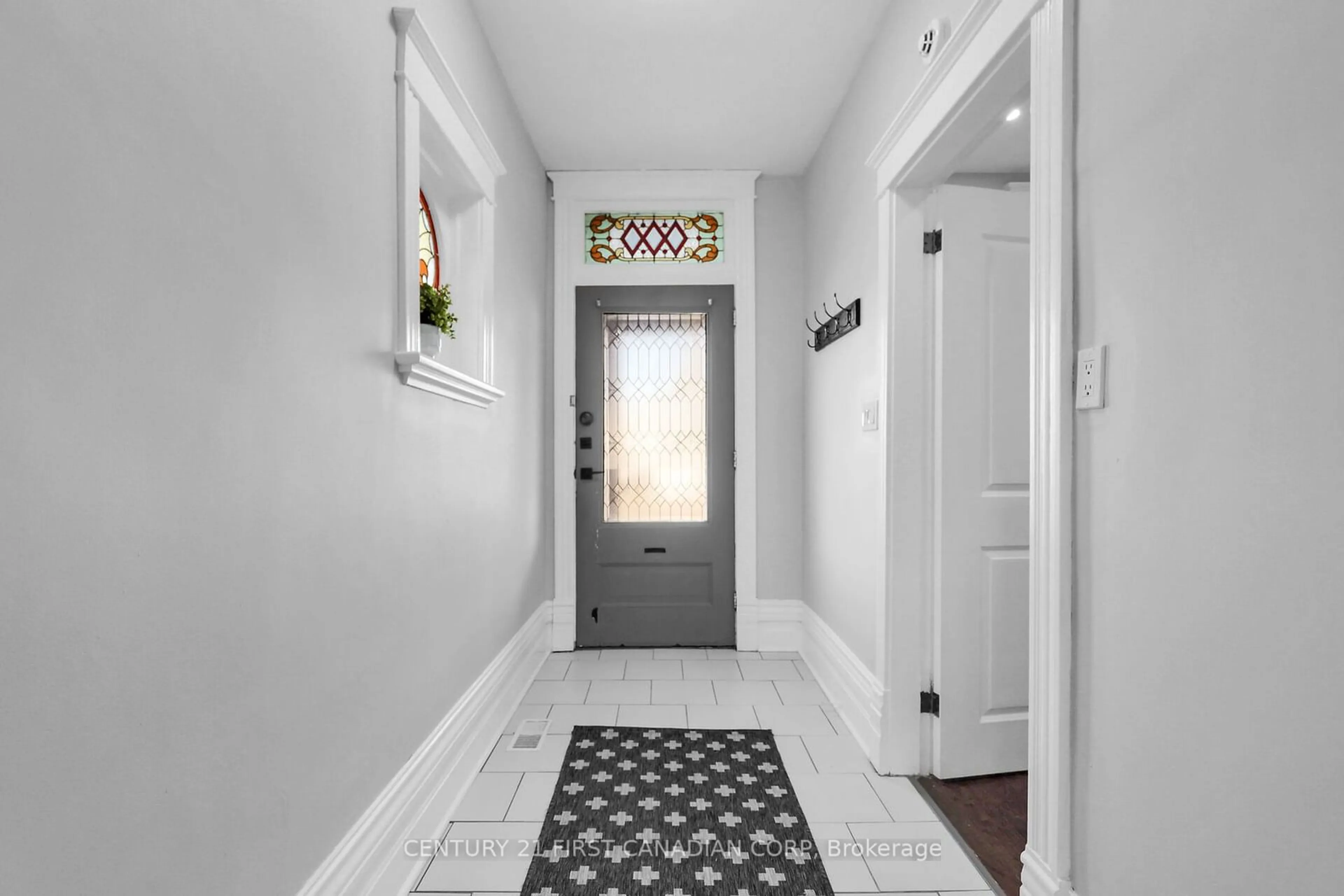 Indoor entryway for 108 Rectory St, London Ontario N5Z 2A1