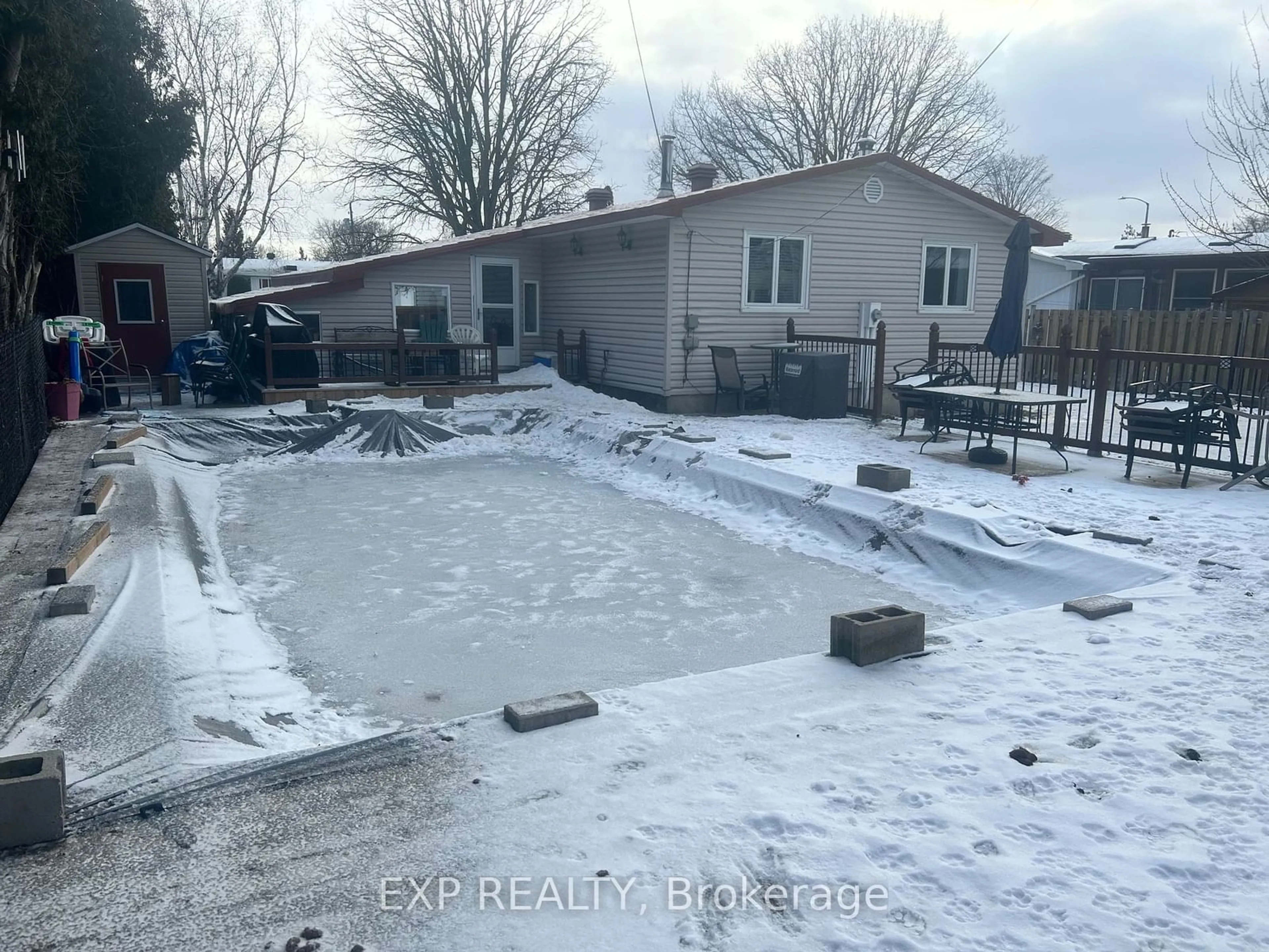 A pic from outside/outdoor area/front of a property/back of a property/a pic from drone, street for 337 Amiens St, Orleans - Cumberland and Area Ontario K1E 1N4