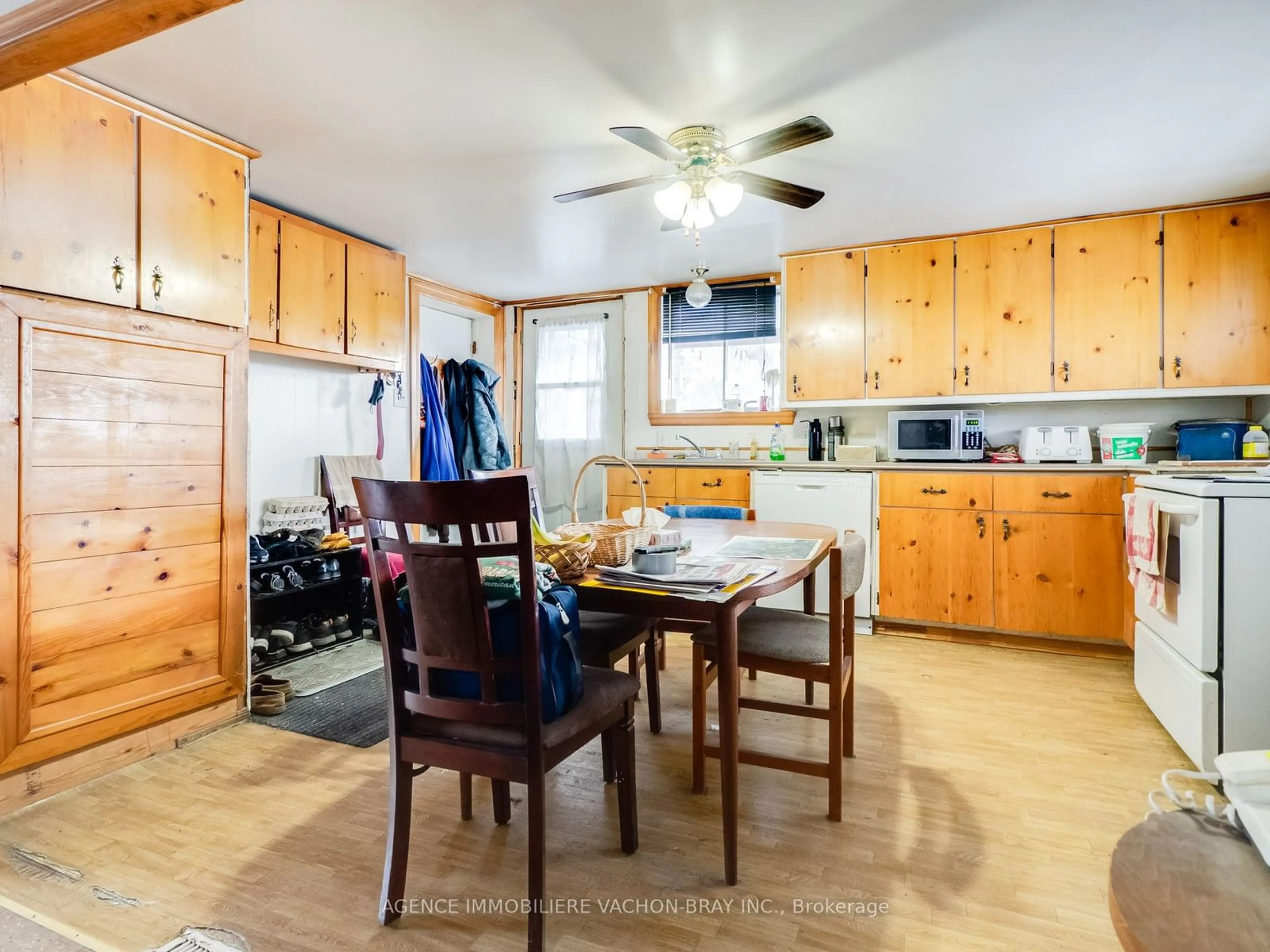 Standard kitchen, wood/laminate floor for 4051 County Rd 34 Rd, South Glengarry Ontario K0C 1L0