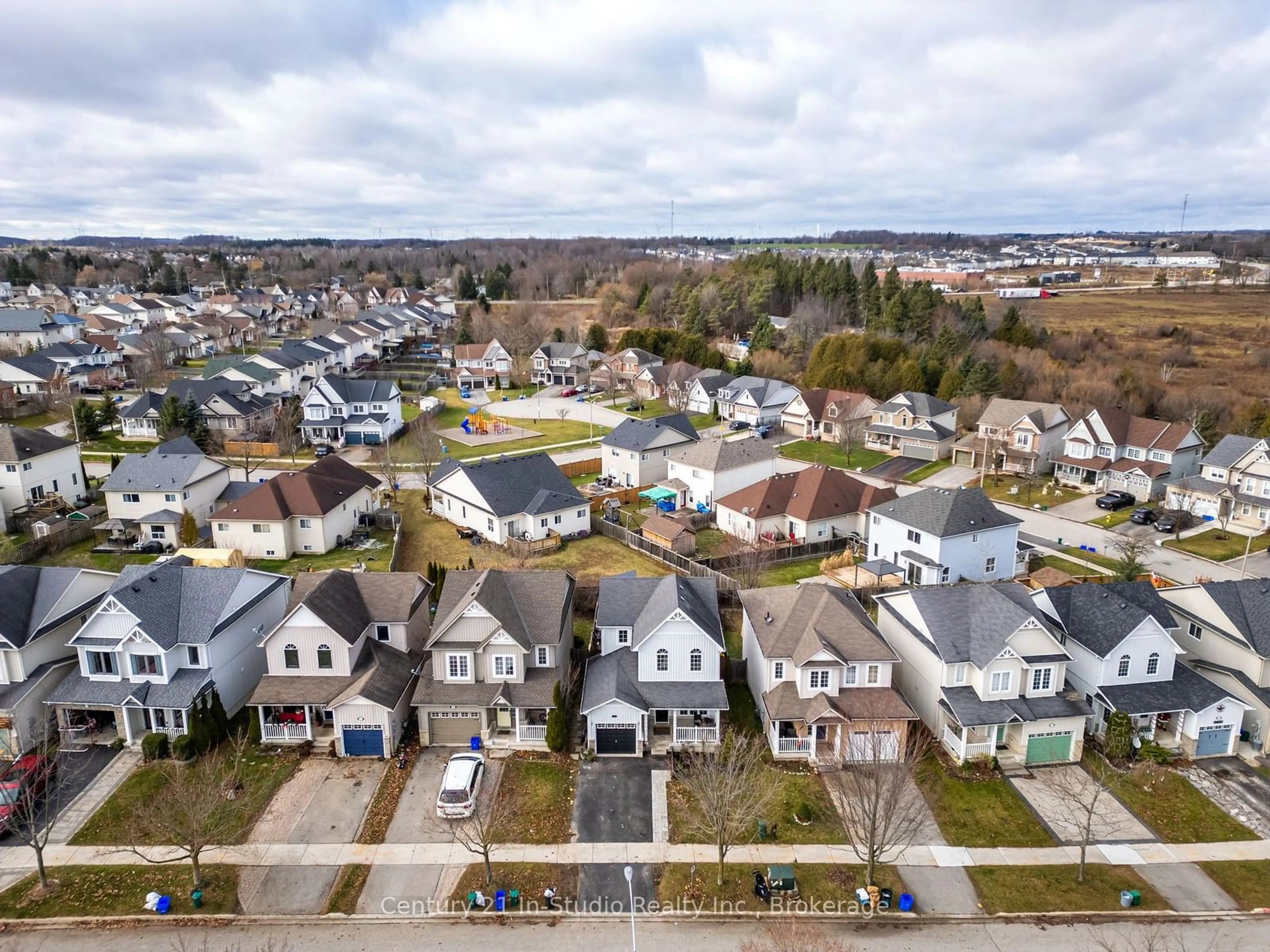 A pic from outside/outdoor area/front of a property/back of a property/a pic from drone, street for 218 Marilyn St, Shelburne Ontario L0N 1S2