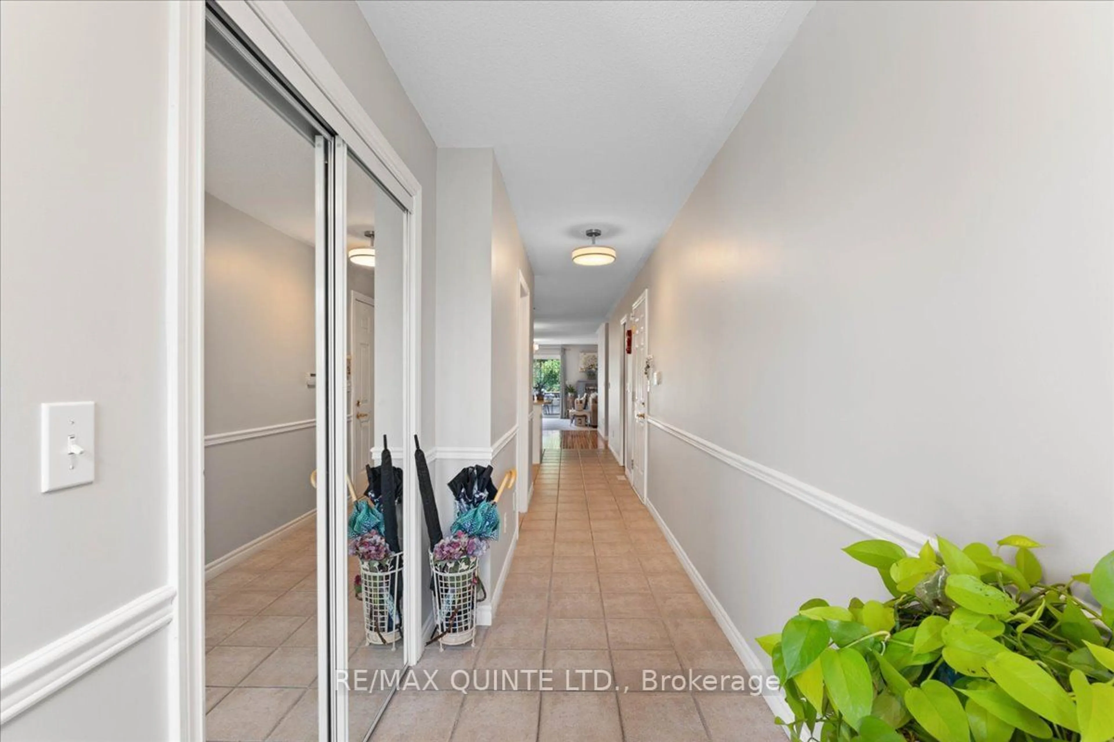 Indoor entryway for 33 Alder Crt, Belleville Ontario K8P 5L5