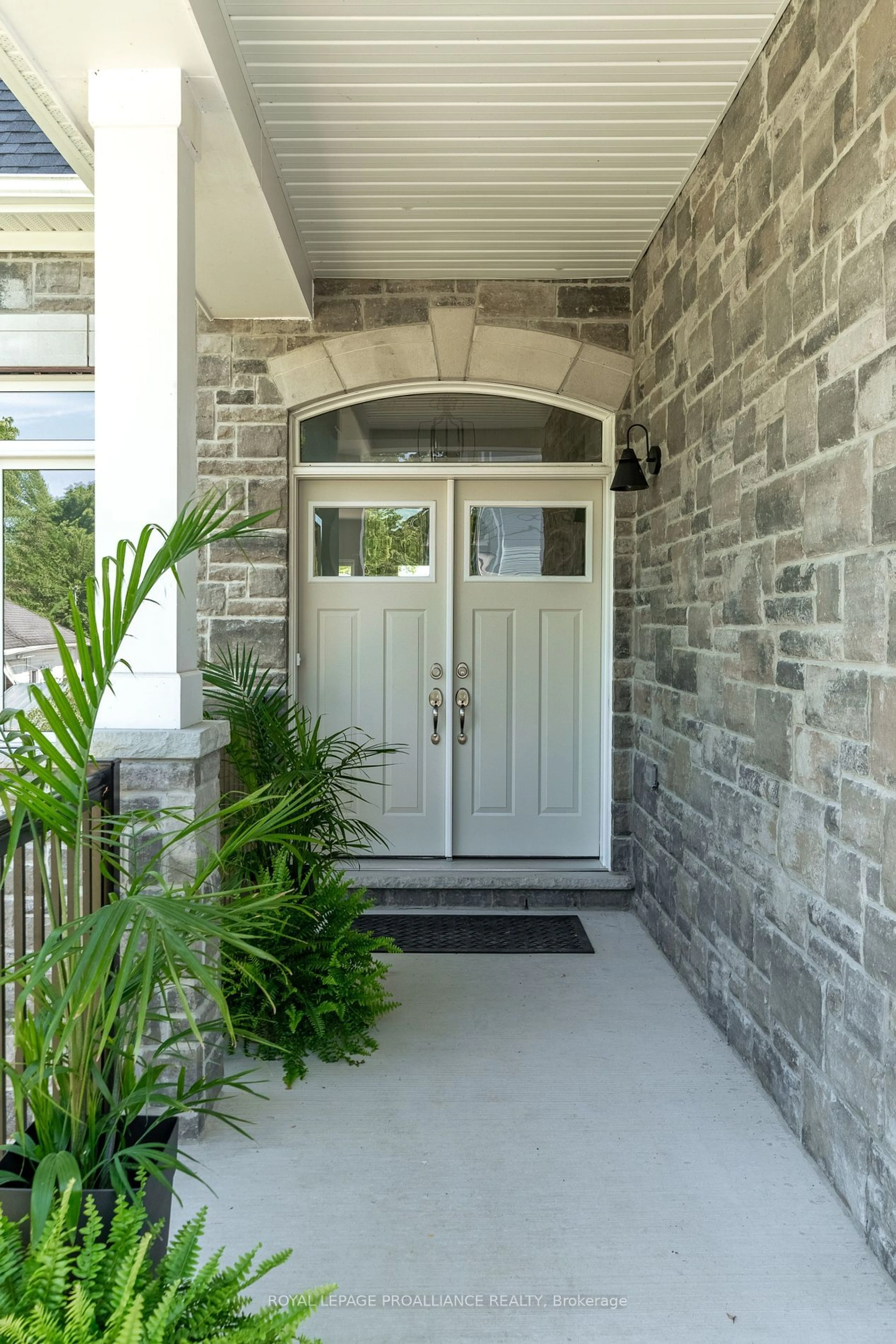 Indoor entryway for 16 Twelve Trees Crt, Prince Edward County Ontario K0K 3L0