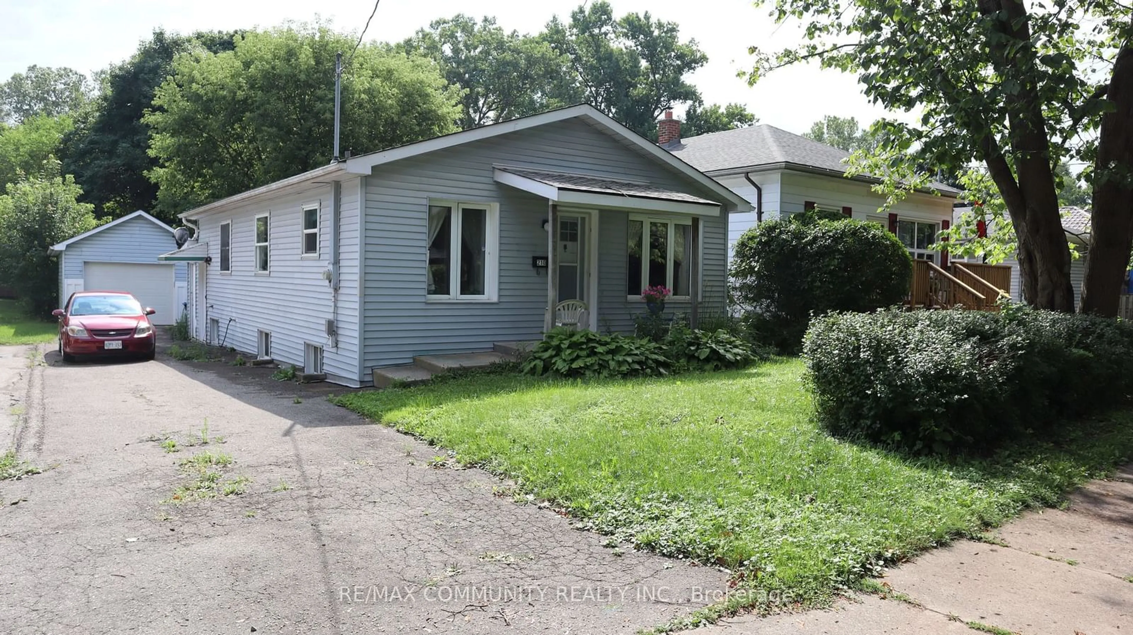 Home with vinyl exterior material, street for 210 Emerson Ave, London Ontario N5Z 3L8