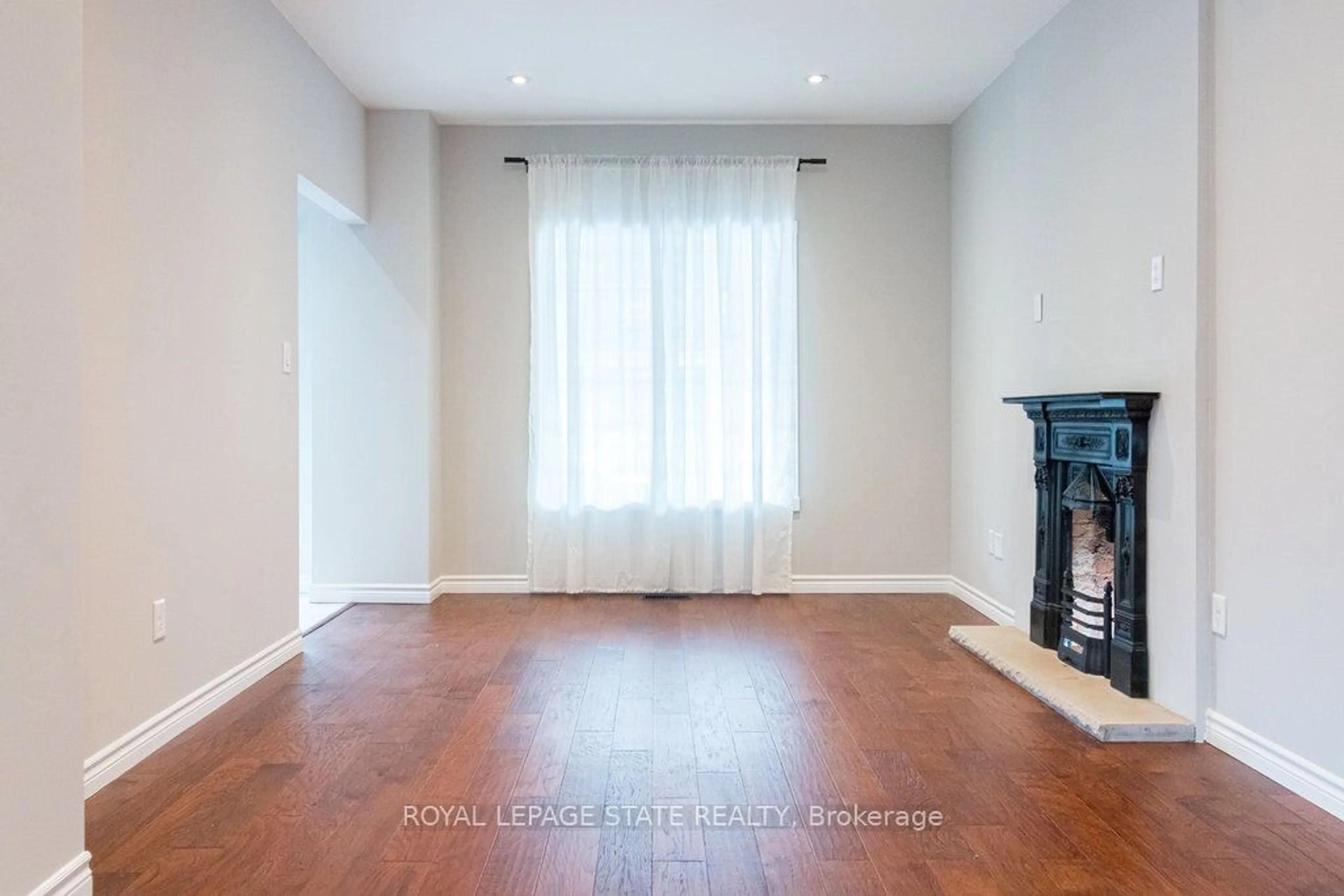 A pic of a room for 38 Fairleigh Ave, Hamilton Ontario L8L 6H2