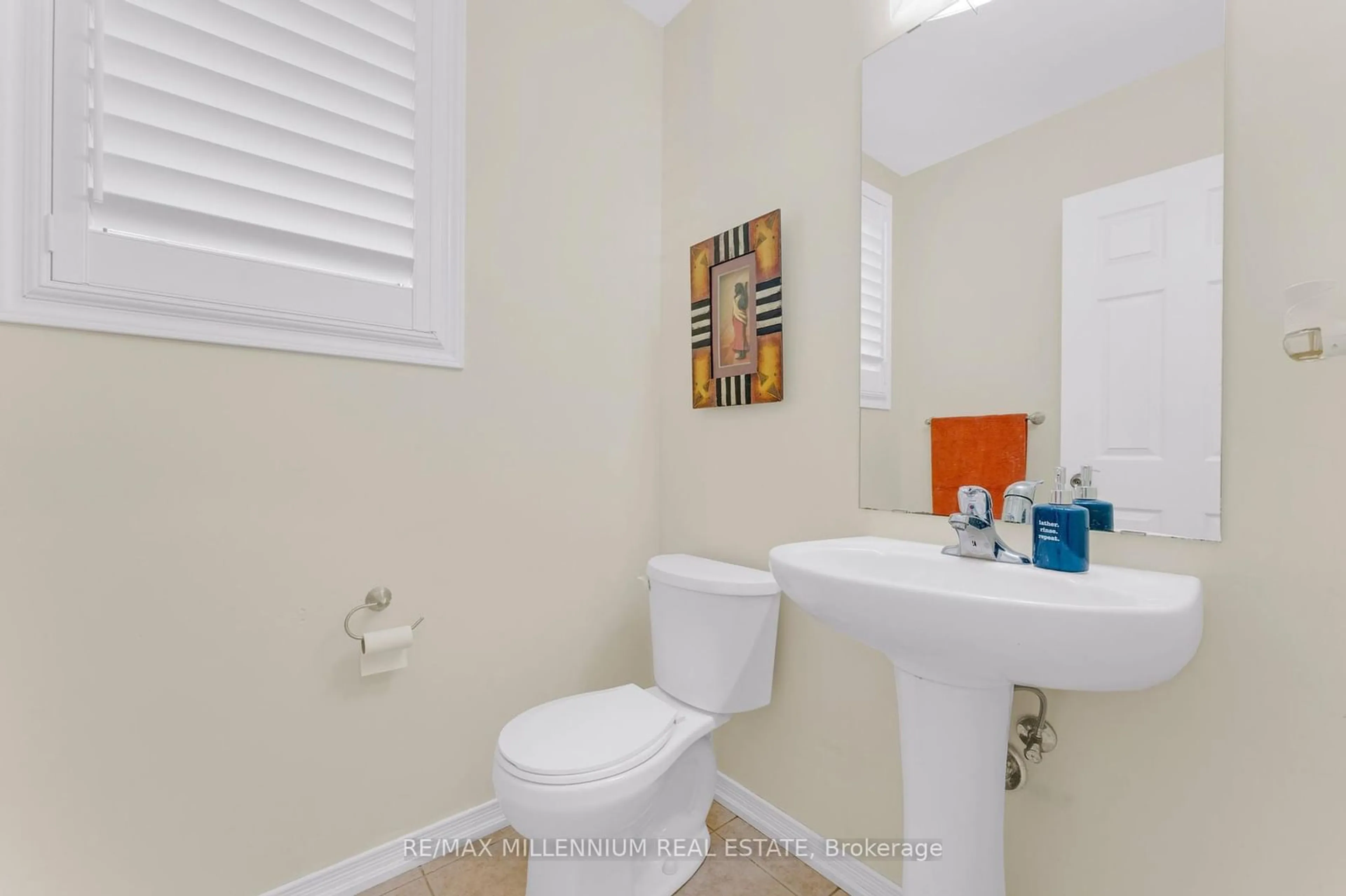 Standard bathroom, ceramic/tile floor for 71 Cook St, Hamilton Ontario L0R 1C0