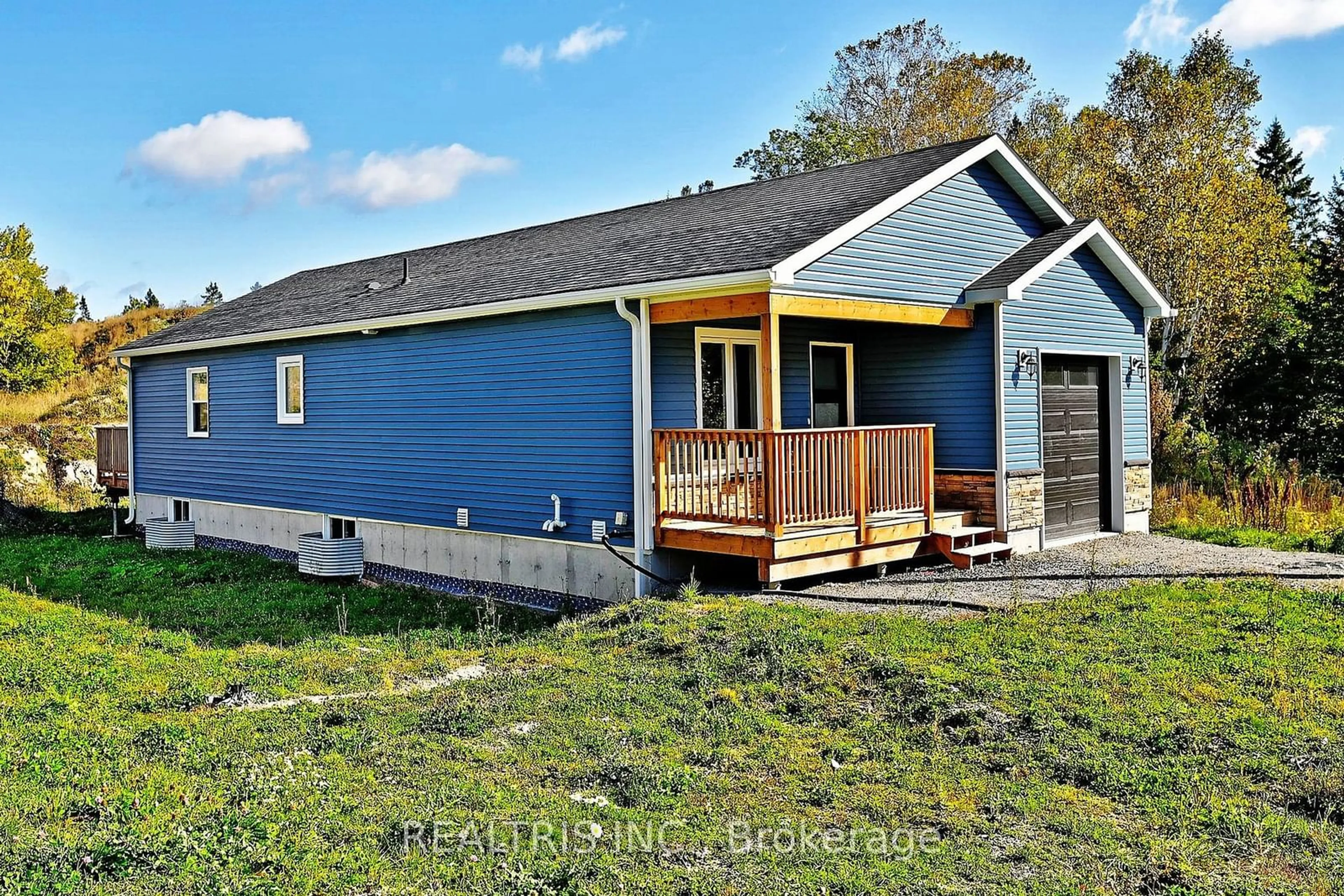 Home with vinyl exterior material, unknown for 150 Patricia St, Sudbury Remote Area Ontario P3Y 1A1