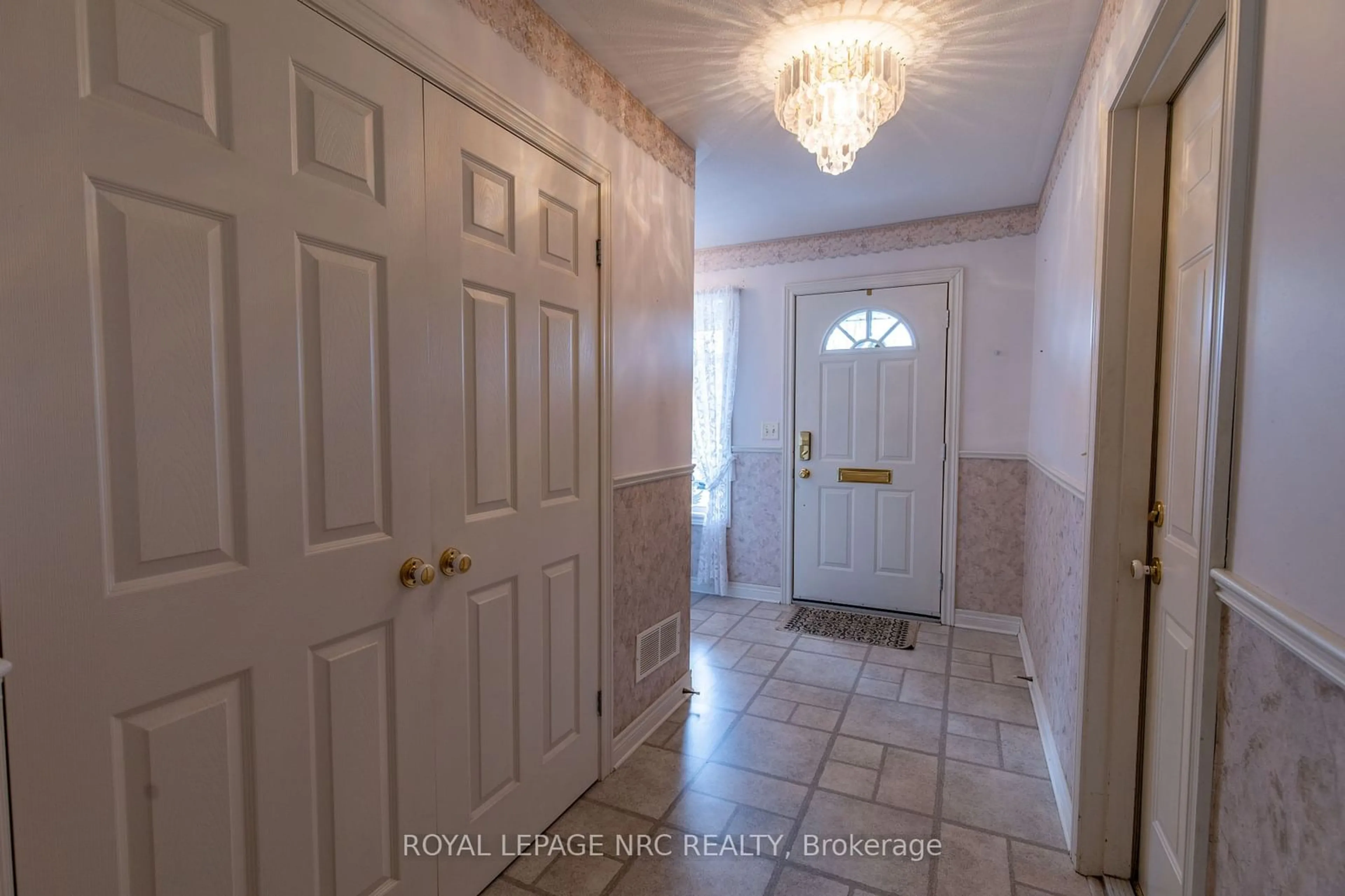 Indoor entryway for 23 Portal Dr, Port Colborne Ontario L3K 6G2