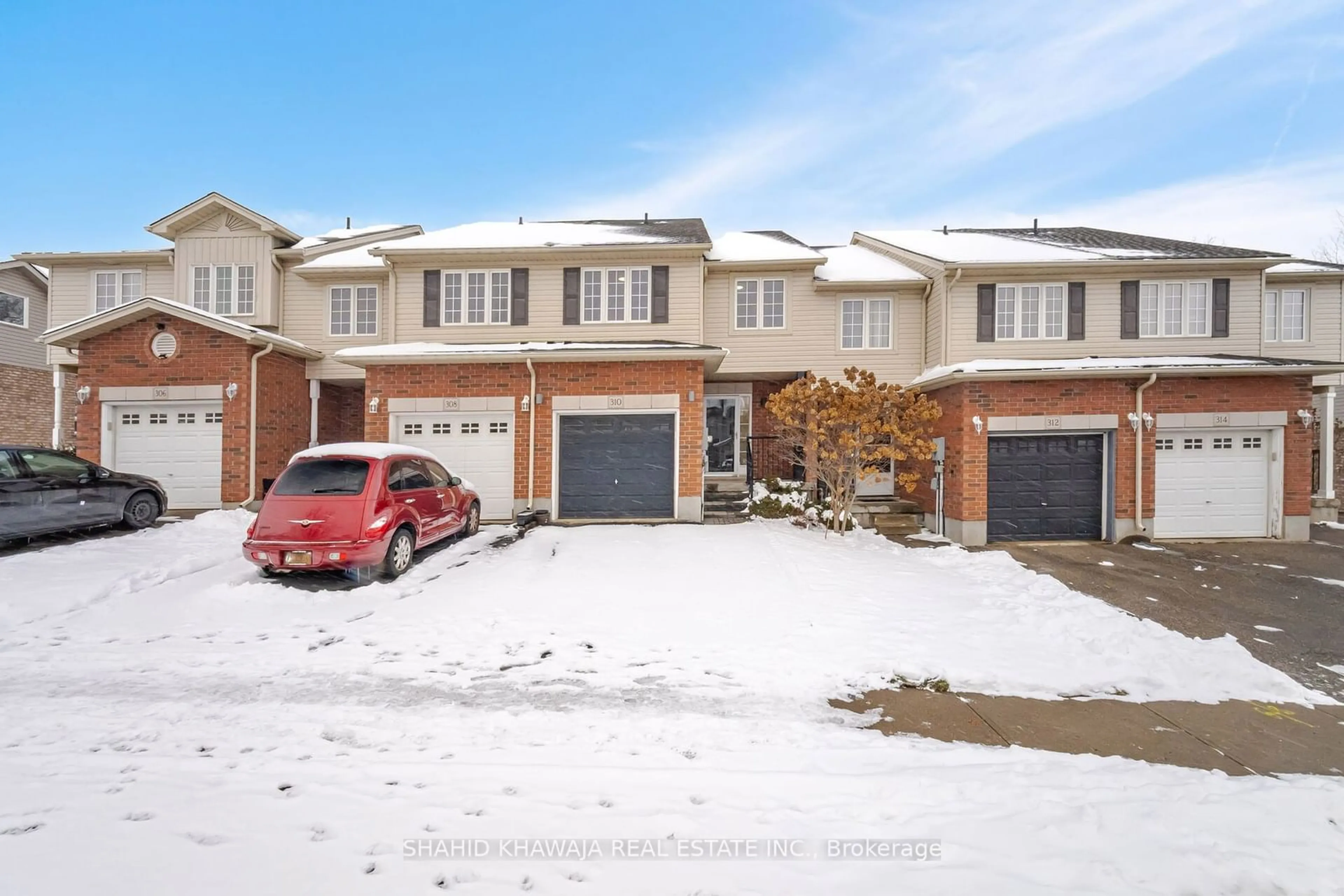 A pic from outside/outdoor area/front of a property/back of a property/a pic from drone, street for 310 Briarmeadow Dr, Kitchener Ontario N2A 4L1