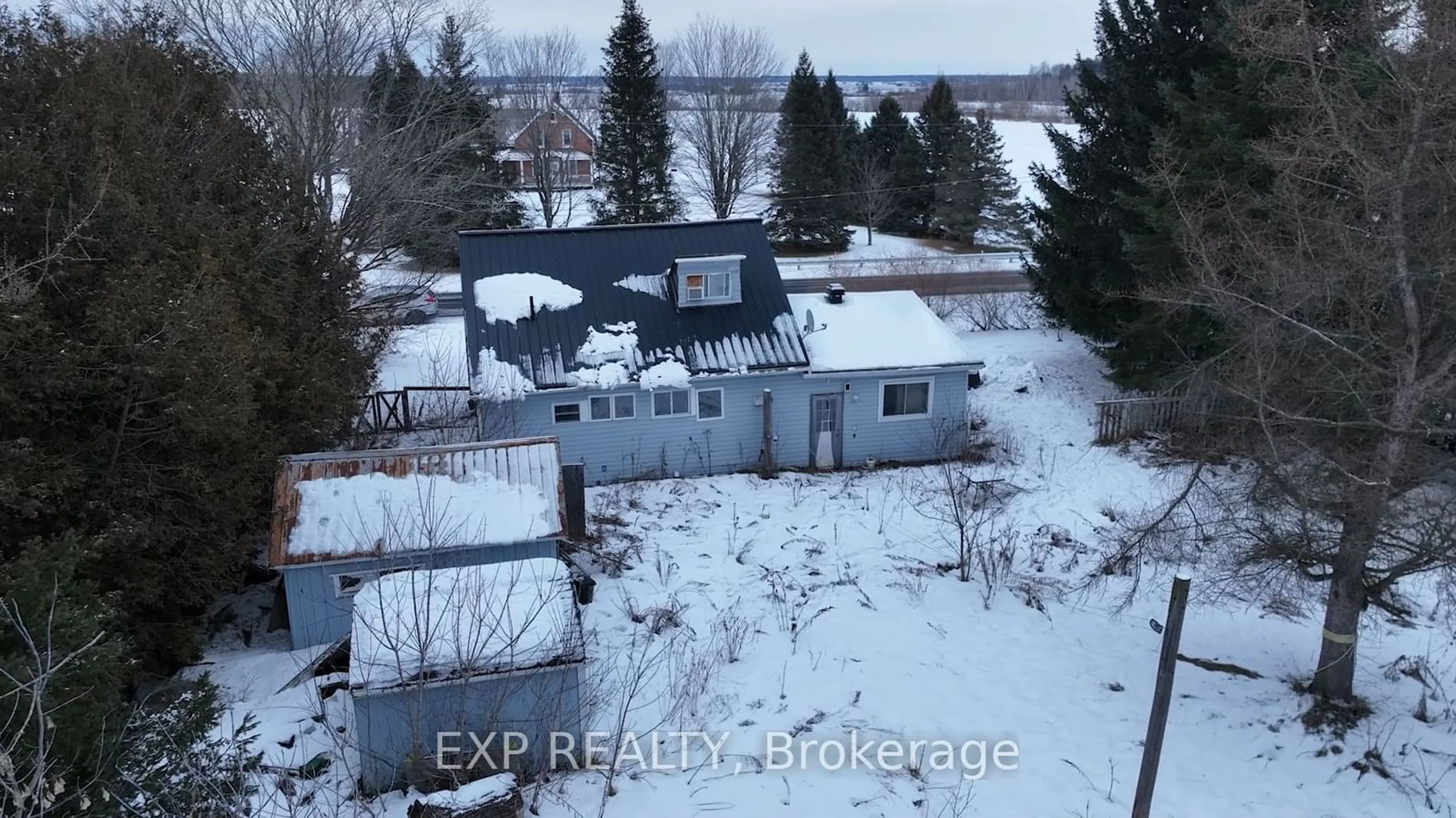 A pic from outside/outdoor area/front of a property/back of a property/a pic from drone, unknown for 2282 Landry Rd, Clarence-Rockland Ontario K0A 1N0