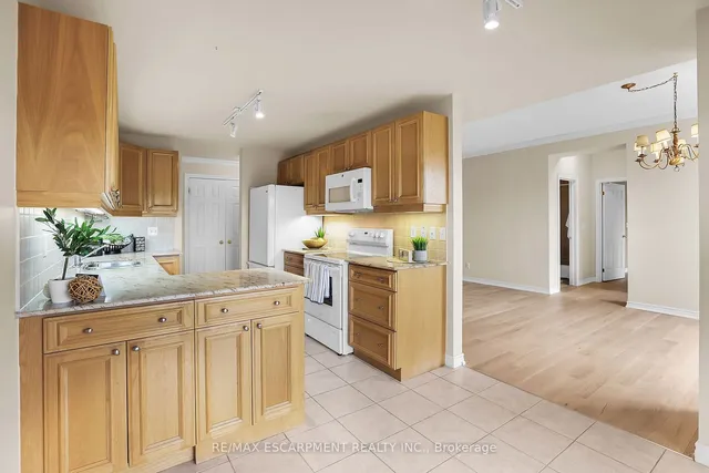 Additional property image - 3000 Creekside Dr Unit 807