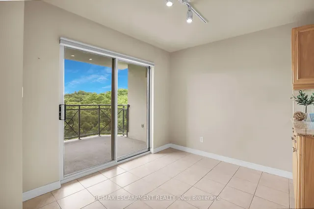 Additional property image - 3000 Creekside Dr Unit 807