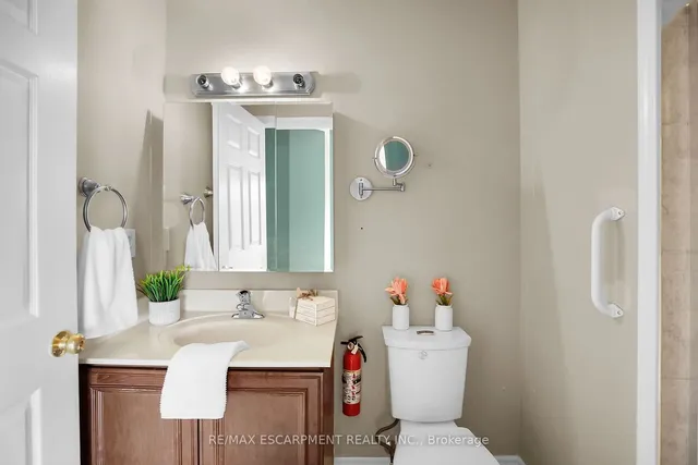 Additional property image - 3000 Creekside Dr Unit 807