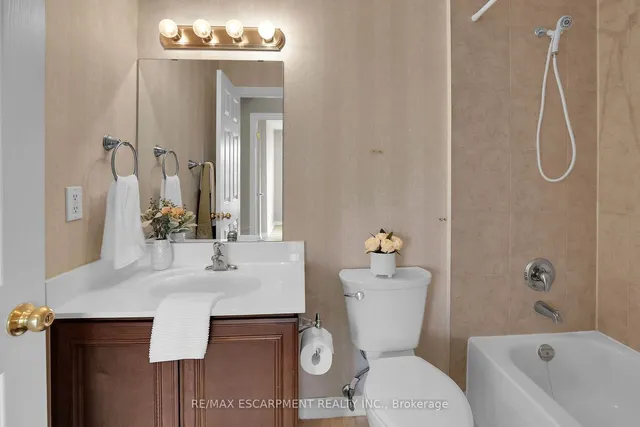 Additional property image - 3000 Creekside Dr Unit 807