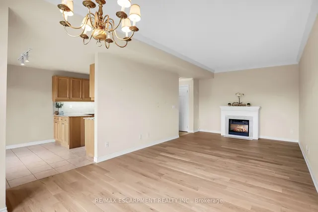 Additional property image - 3000 Creekside Dr Unit 807