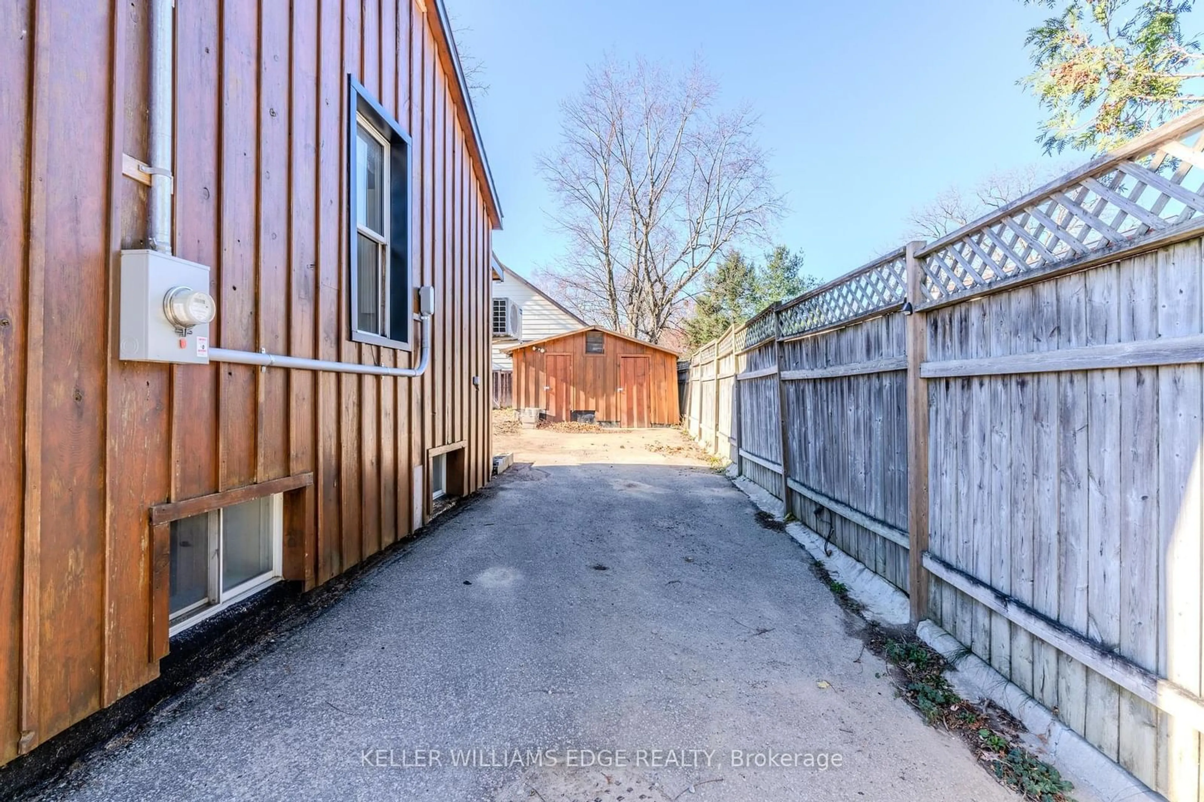 A pic from outside/outdoor area/front of a property/back of a property/a pic from drone, street for 270 Metcalfe St, Norfolk Ontario N3Y 3C3