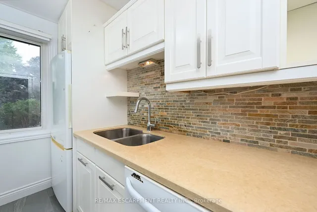 Additional property image - 250 San Francisco Ave