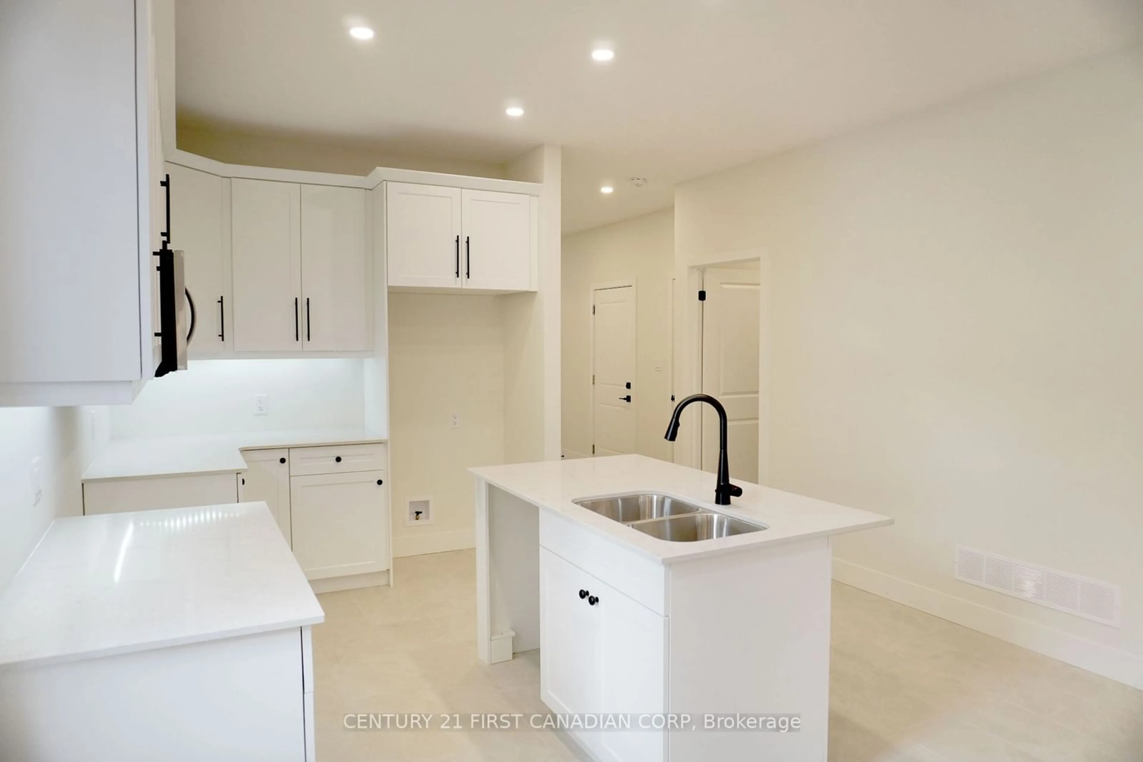 Open concept kitchen, ceramic/tile floor for 1960 EVANS Blvd #21, London Ontario N6M 0A2