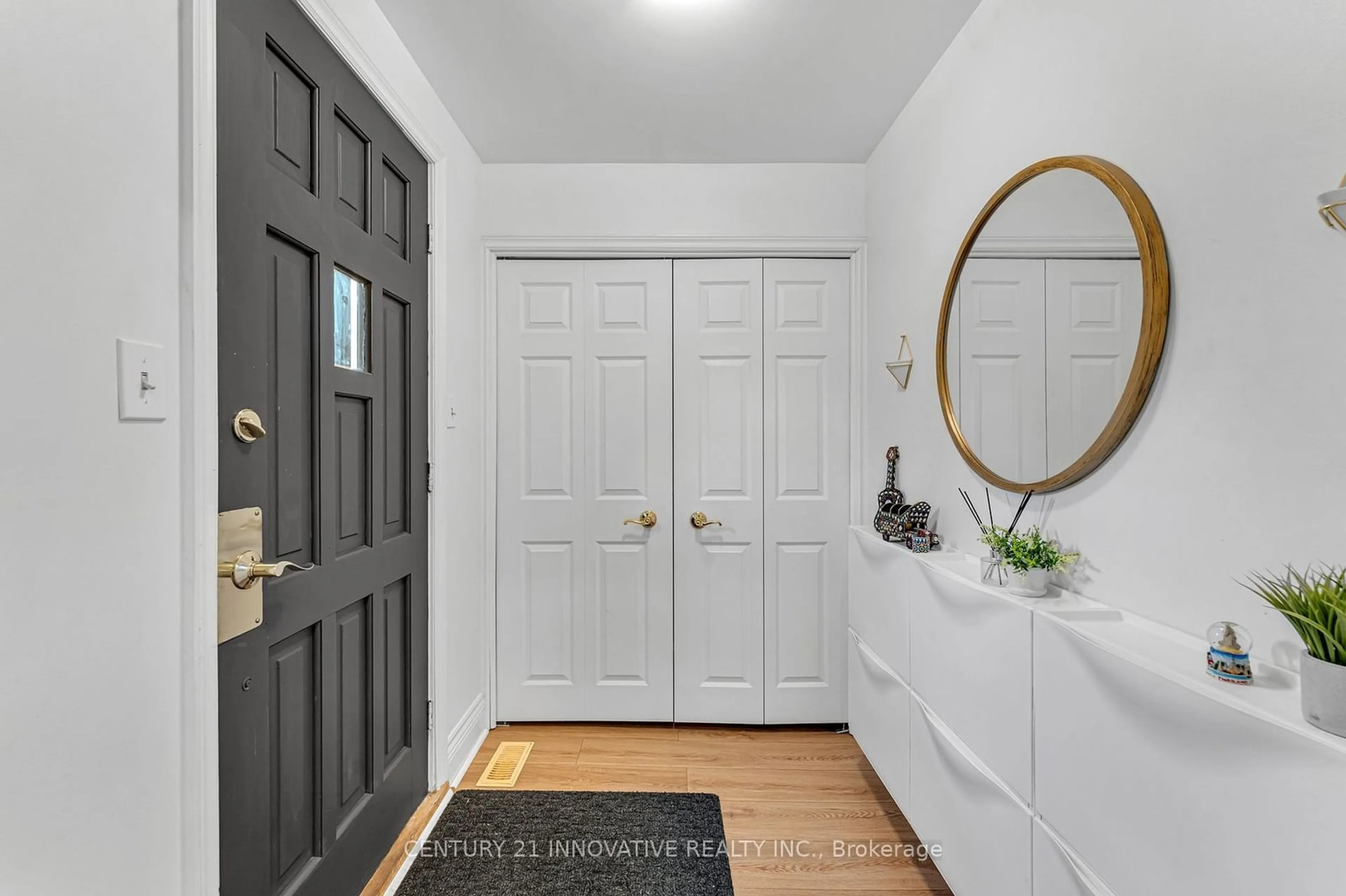 Indoor entryway for 39 Delena Ave, Hamilton Ontario L8H 6B5