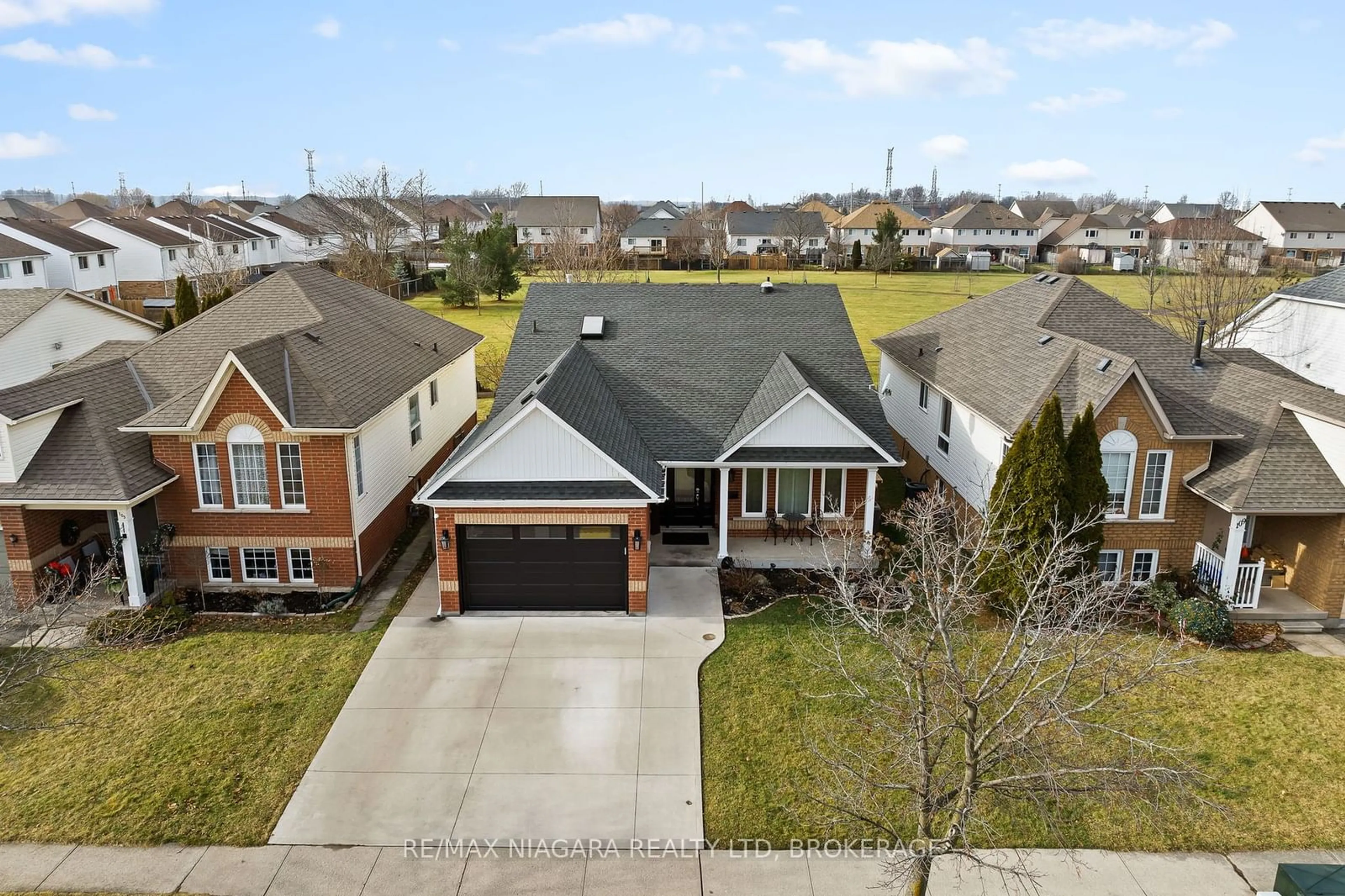 A pic from outside/outdoor area/front of a property/back of a property/a pic from drone, street for 107 Westland St, St. Catharines Ontario L2S 3X6