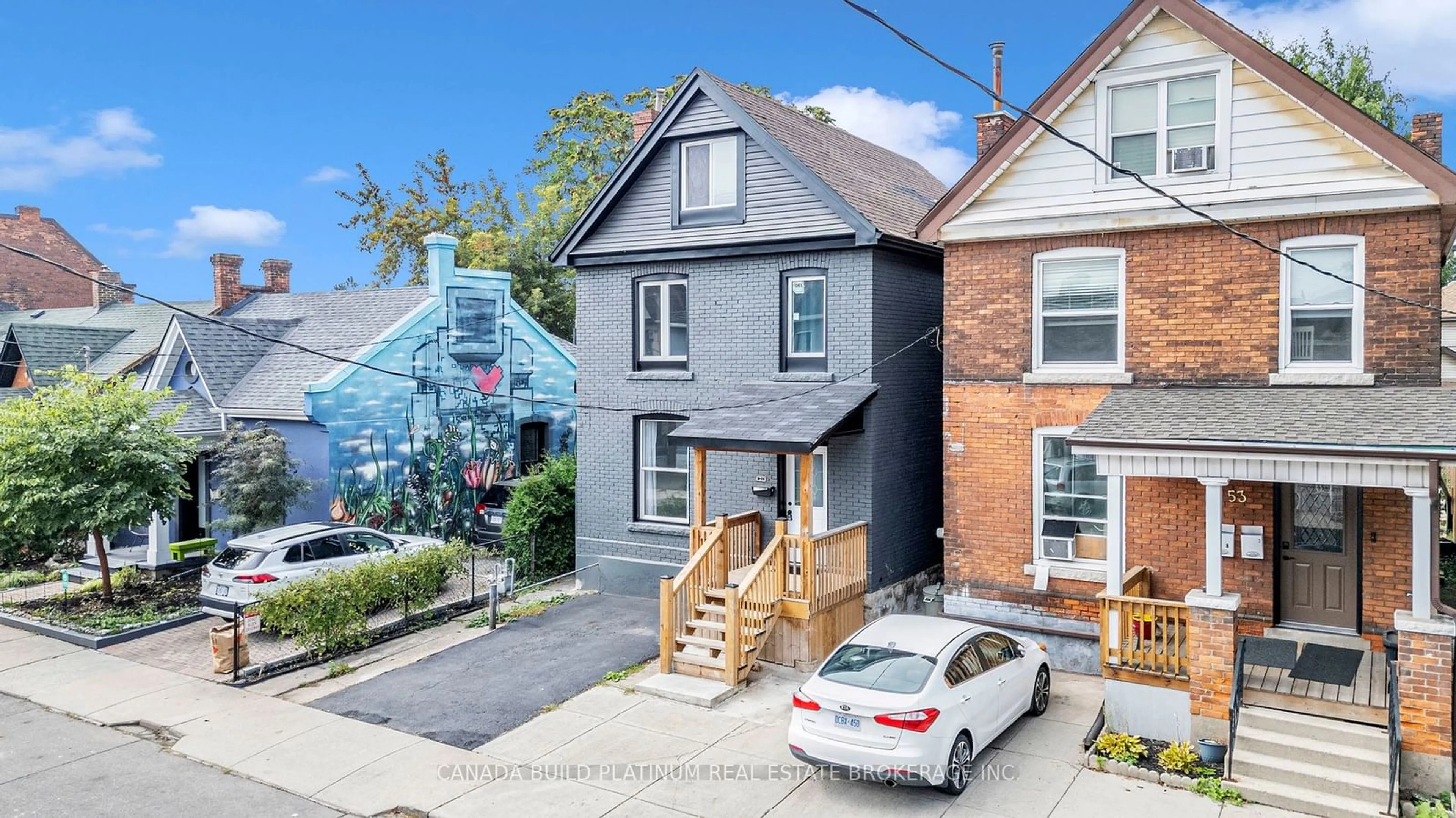 A pic from outside/outdoor area/front of a property/back of a property/a pic from drone, street for 51 William St, Hamilton Ontario L8L 5T6