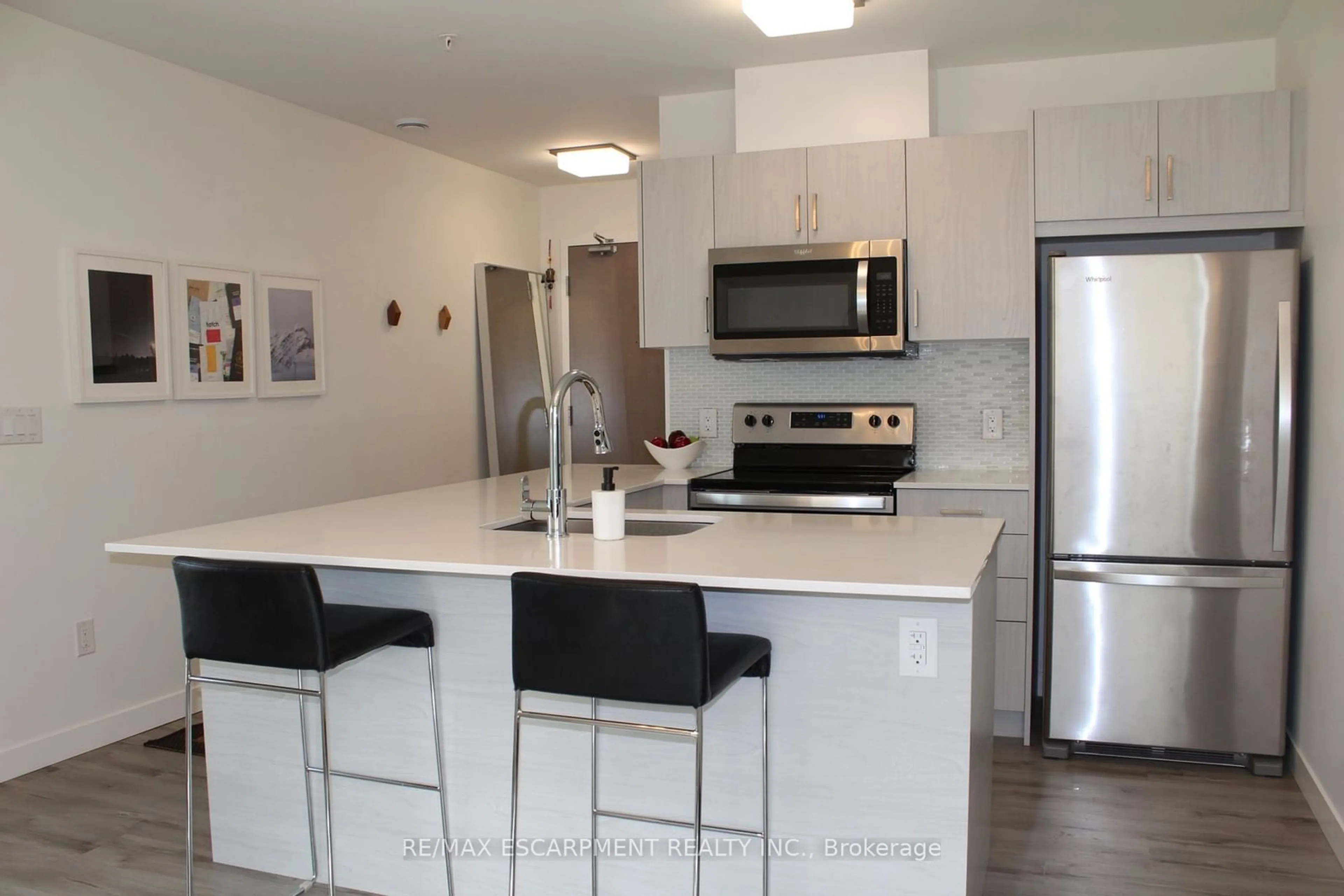 Open concept kitchen, unknown for 479 Charlton Ave #308, Hamilton Ontario L8N 0B4