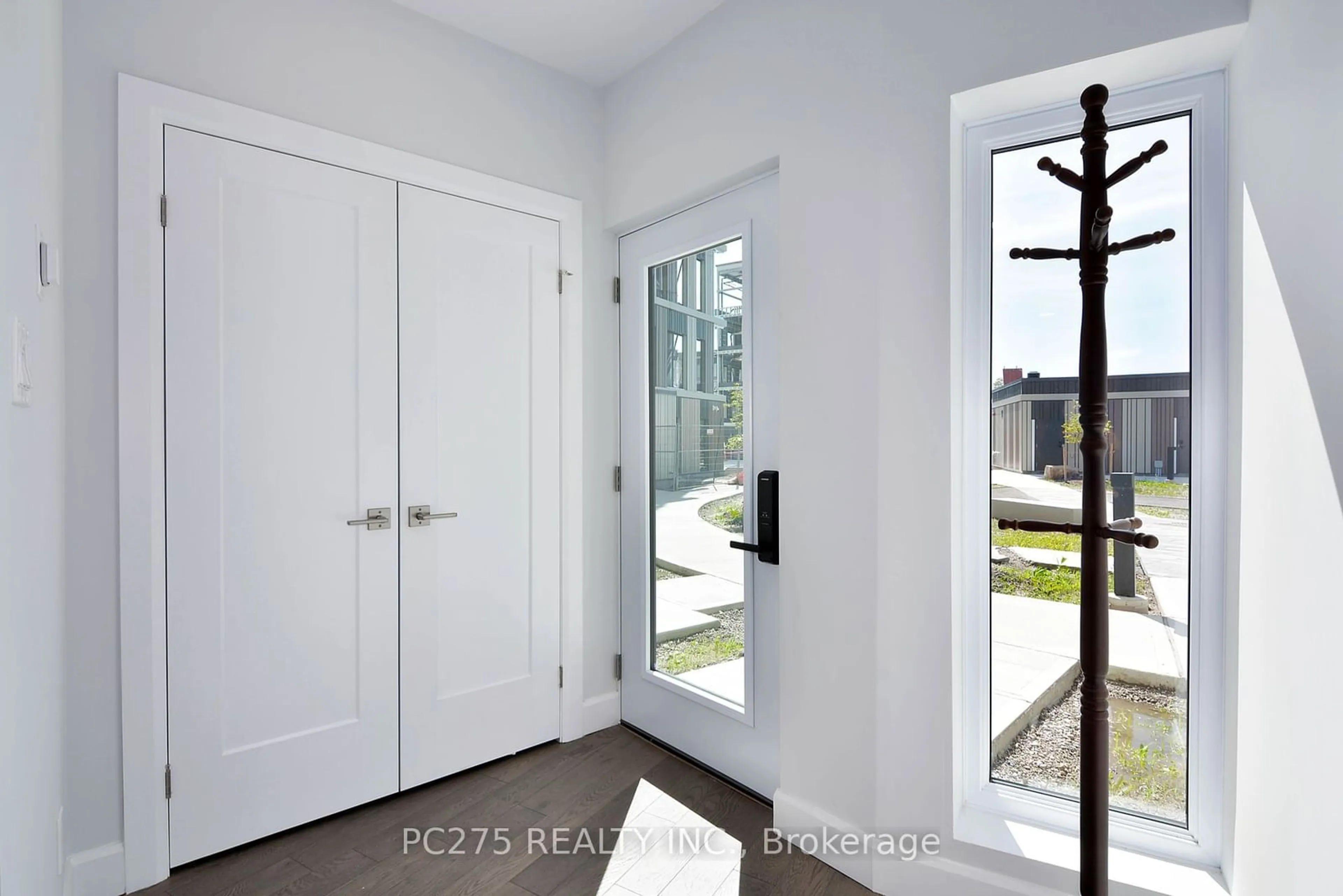 Indoor entryway for 2062 Lumen Dr #113A, London Ontario N6K 0L3