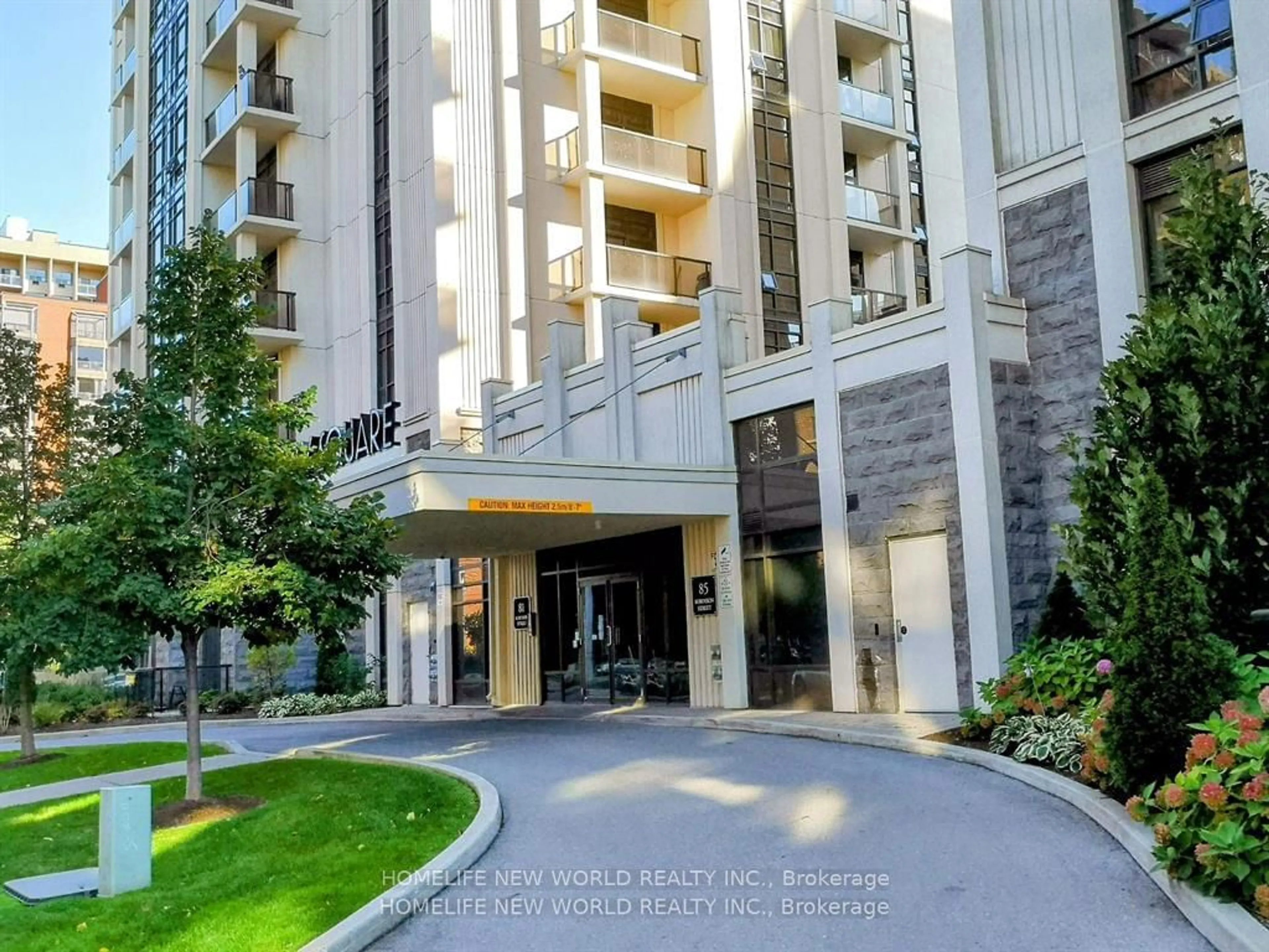 Indoor foyer for 85 Robinson St #201, Hamilton Ontario L8P 0B9