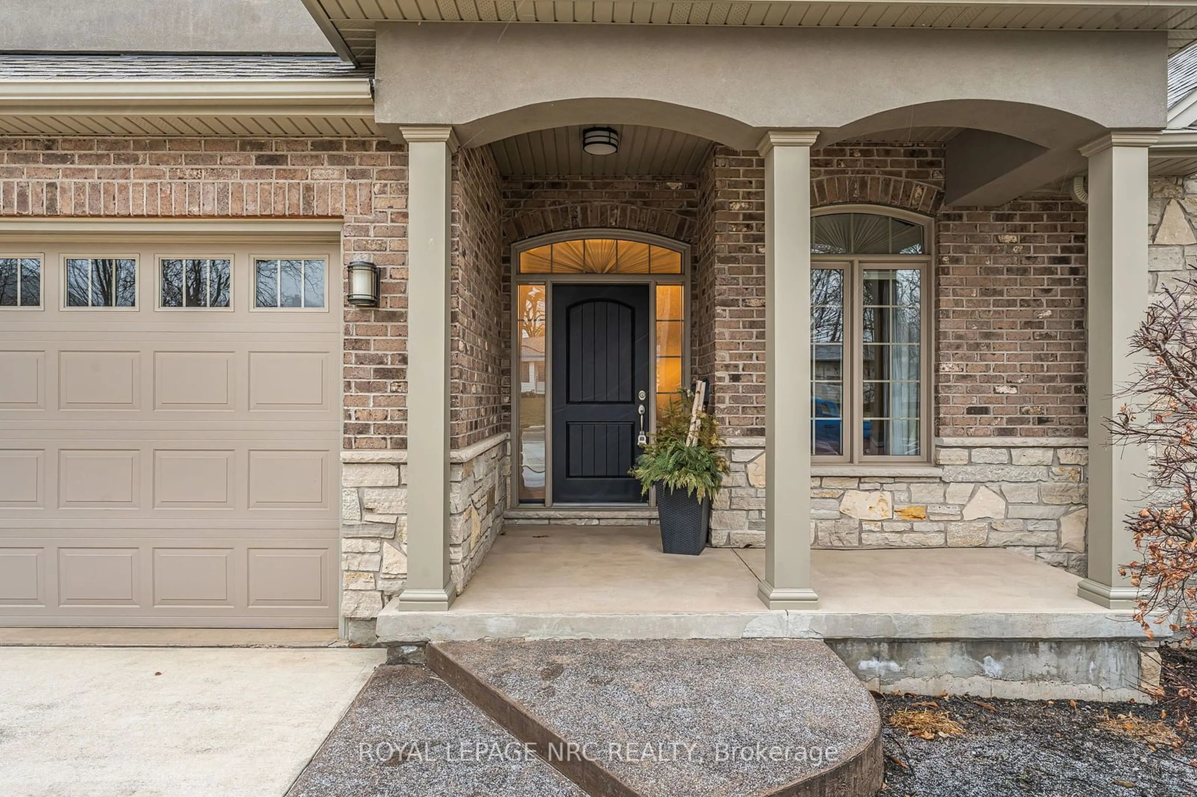 Indoor entryway for 39 Hurricane Rd, Pelham Ontario L0S 1E3