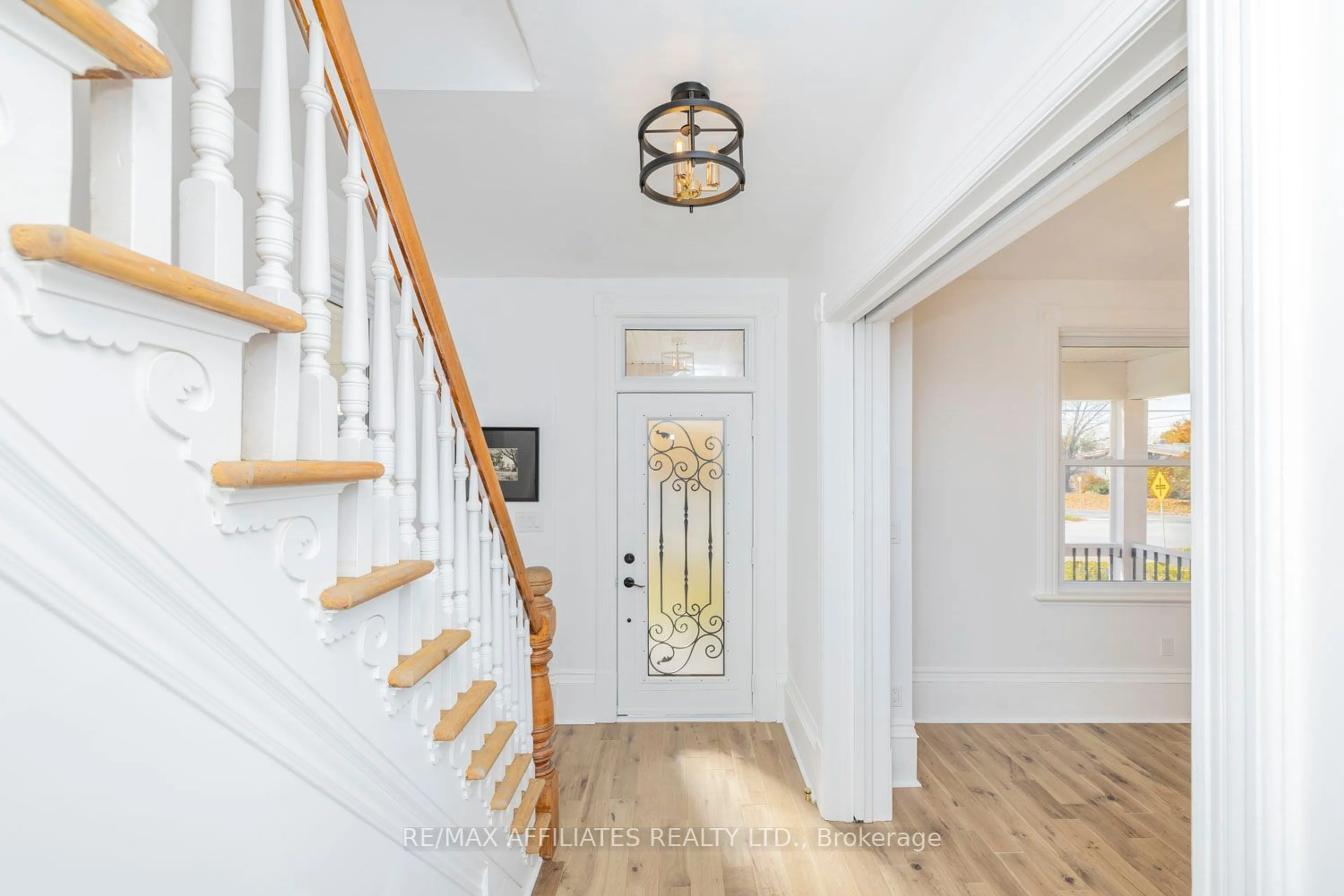 Indoor entryway for 45 DRUMMOND St, Perth Ontario K7H 2J9