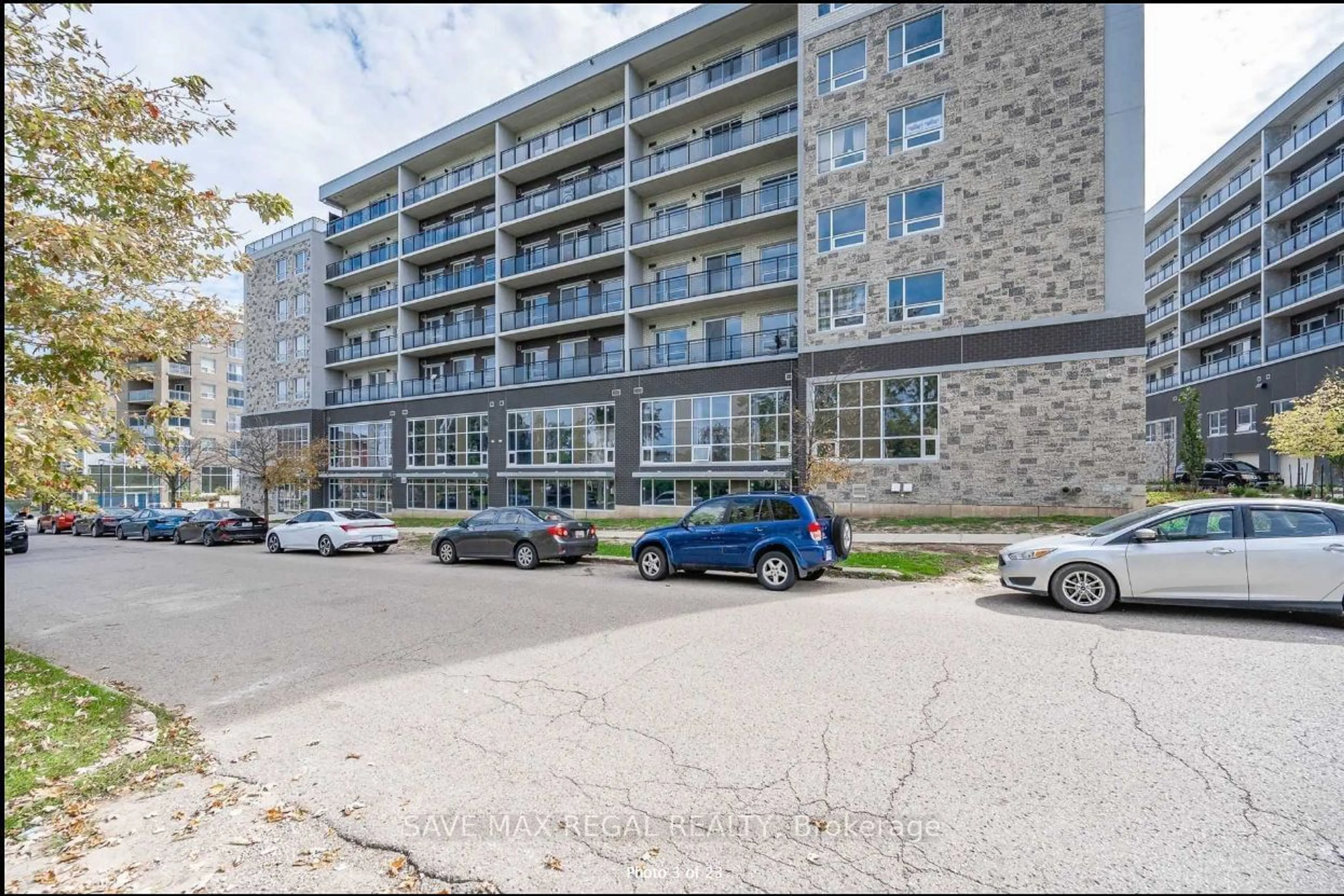 A pic from outside/outdoor area/front of a property/back of a property/a pic from drone, building for 275 Larch St #B606, Waterloo Ontario N2L 3R2