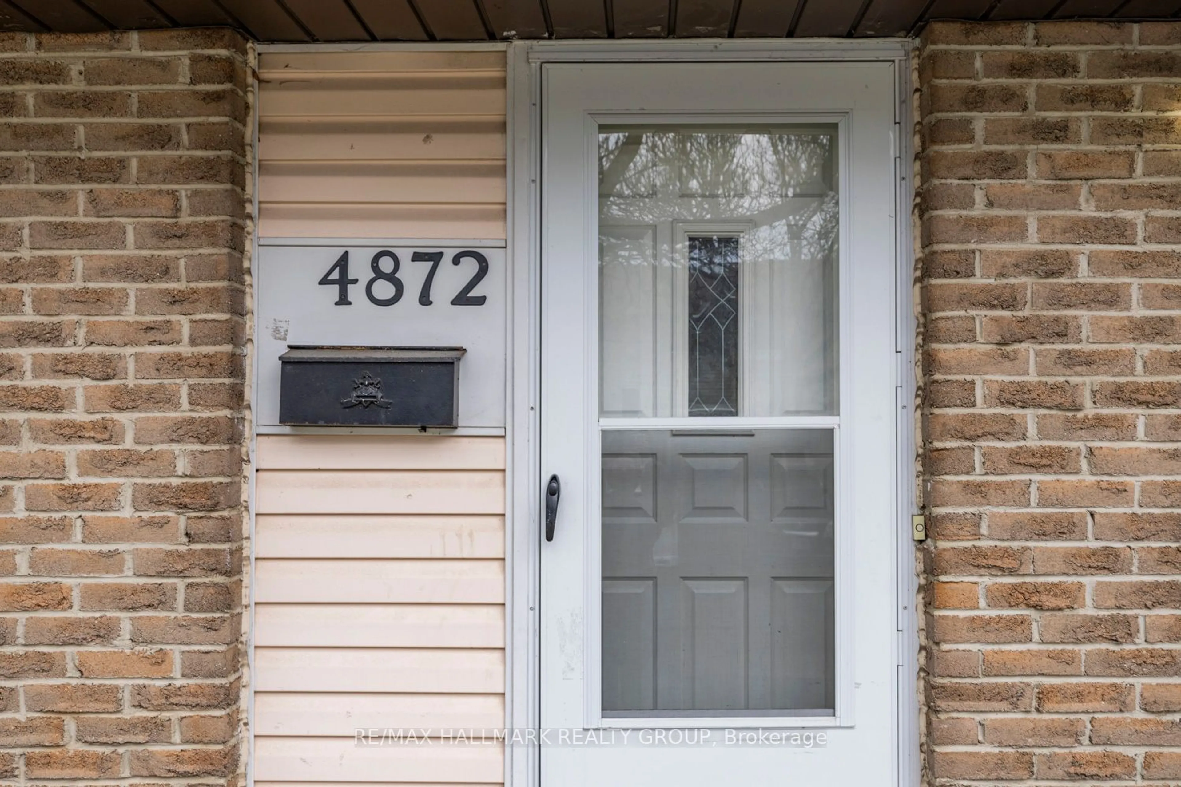 Indoor entryway for 4872 Hendon Way, Cyrville - Carson Grove - Pineview Ontario K1J 8T1