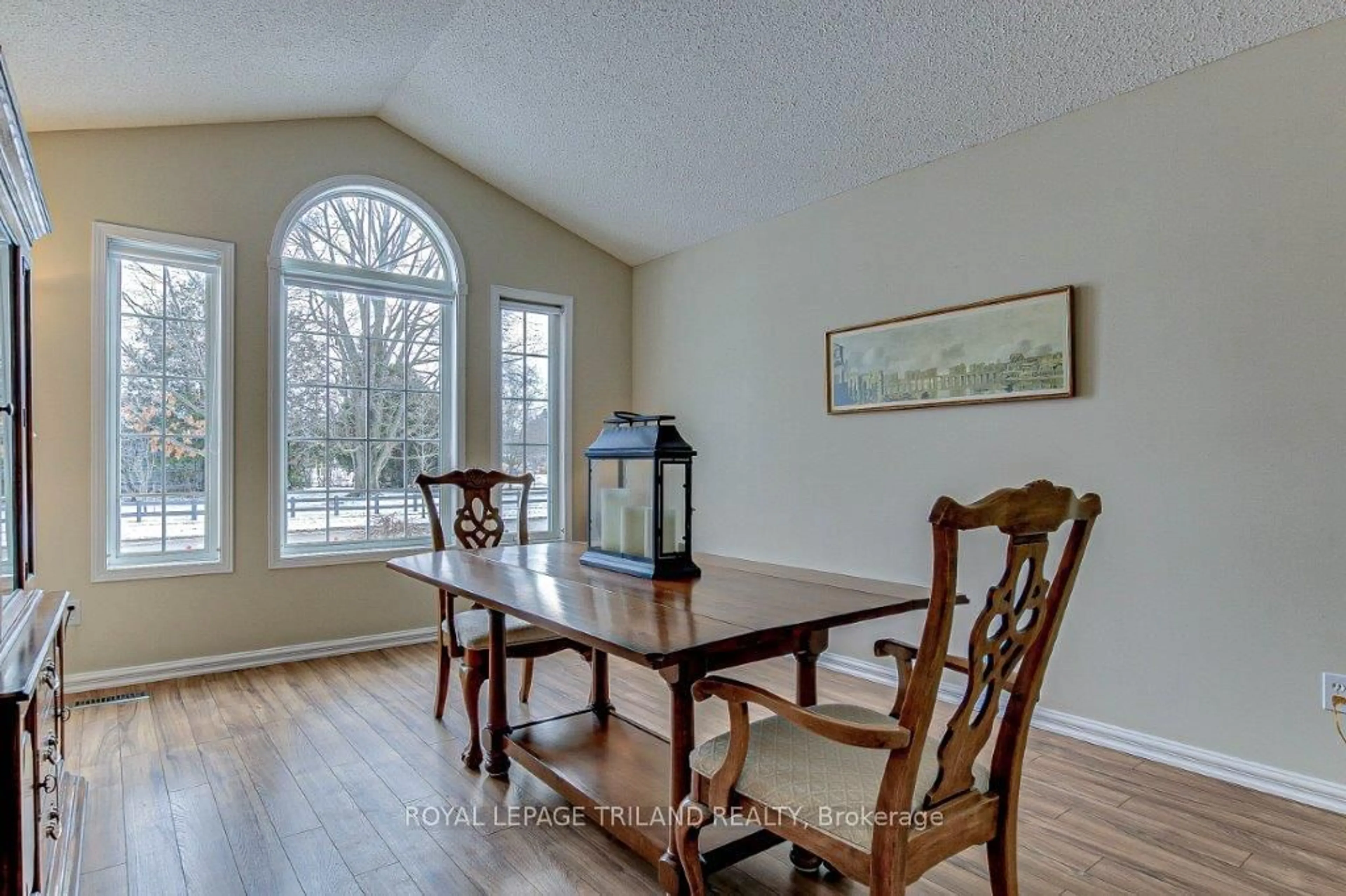 Dining room, wood/laminate floor for 6690 Beattie St, London Ontario N6P 1T6