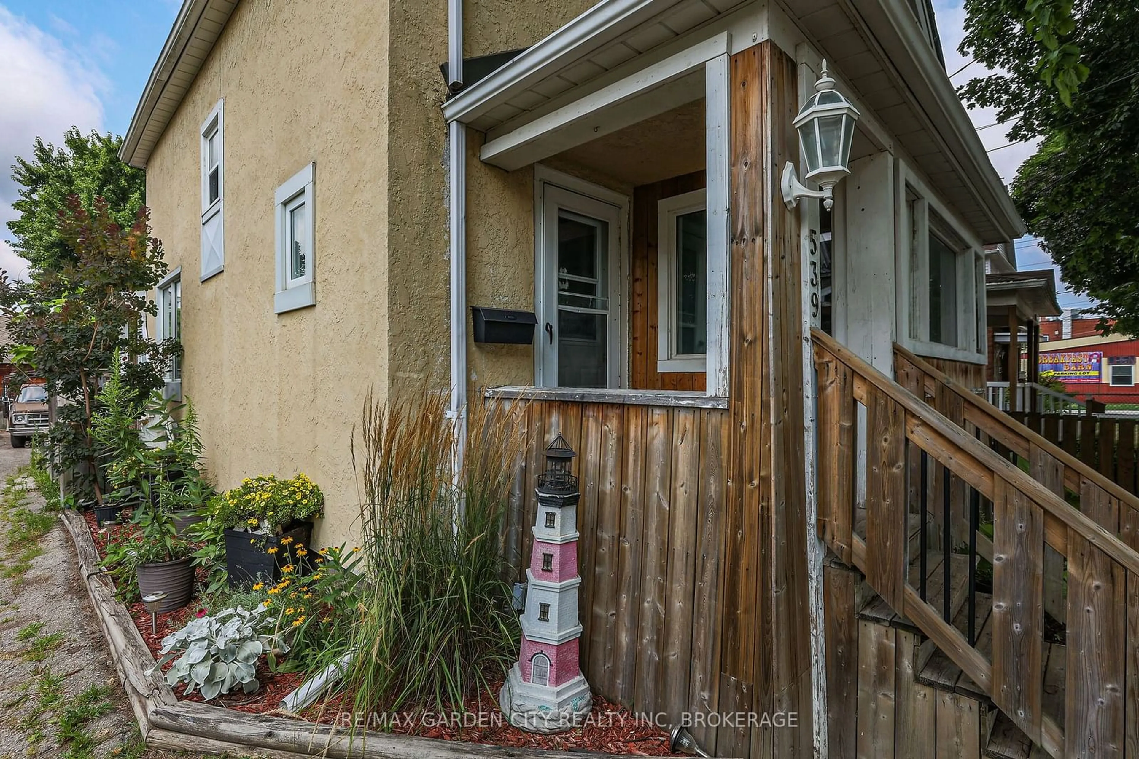 Patio, street for 539 KING St, Welland Ontario L3B 3K9