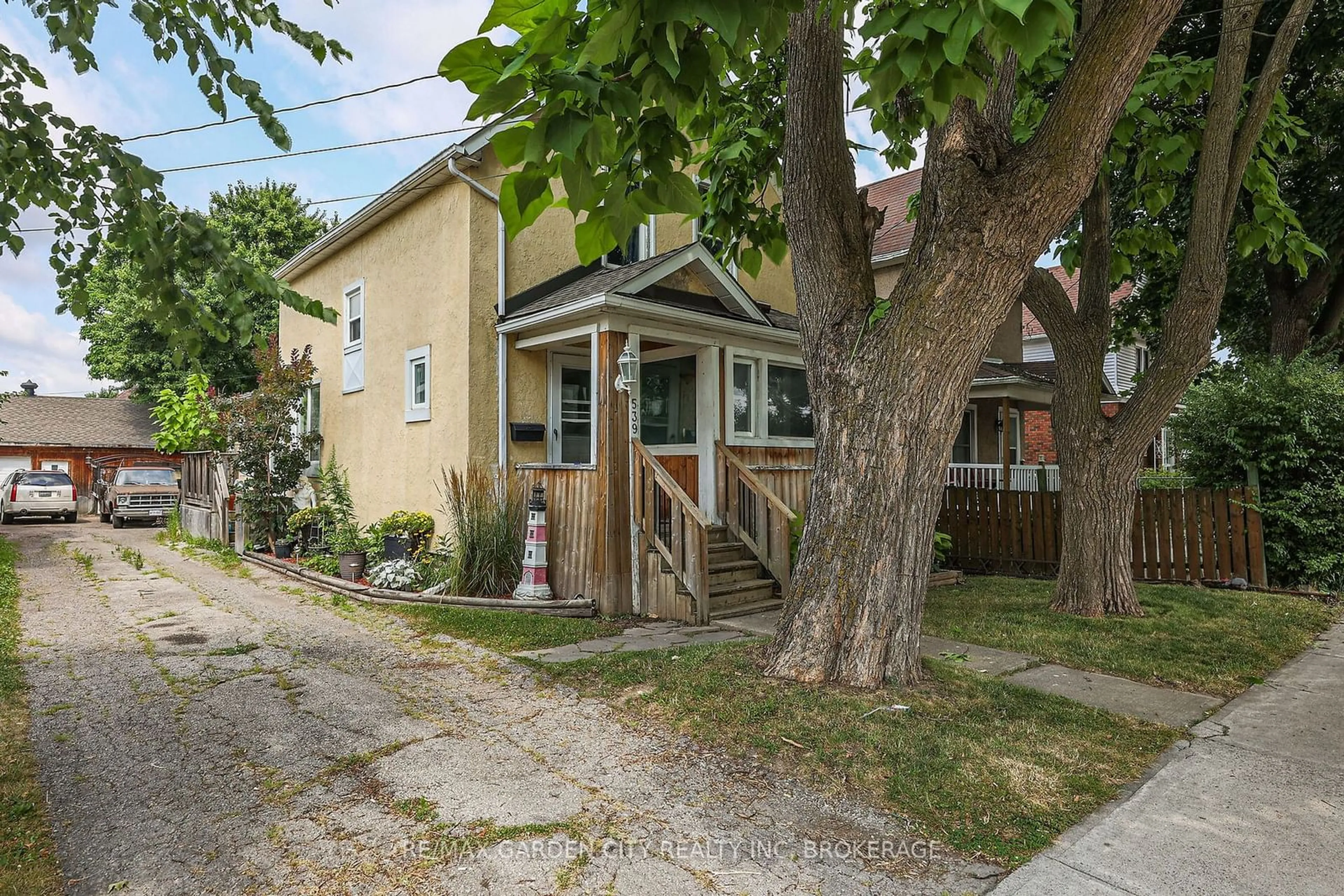 Patio, street for 539 KING St, Welland Ontario L3B 3K9