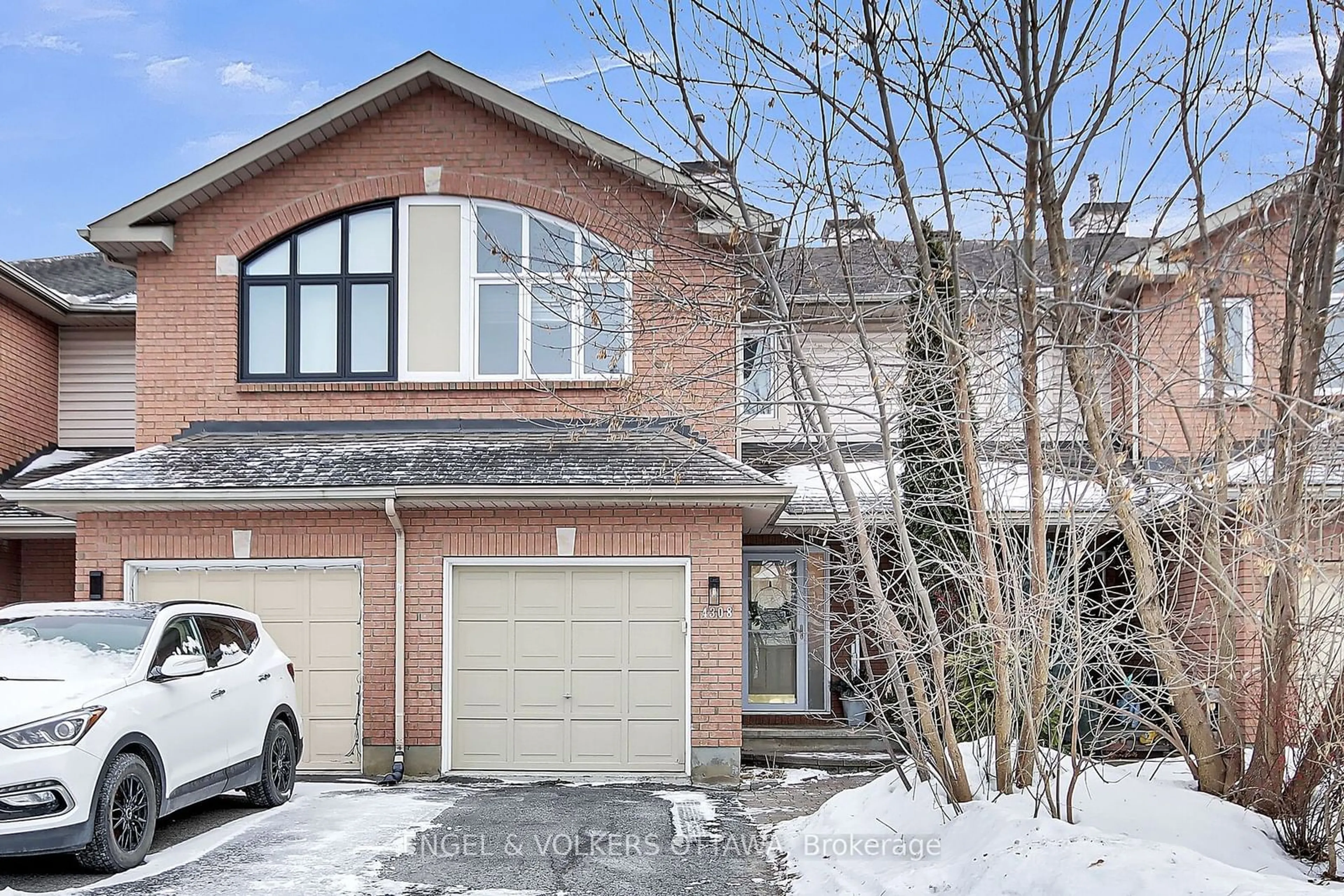 Home with brick exterior material, street for 4308 Sunwood Cres, Cyrville - Carson Grove - Pineview Ontario K1J 1B9