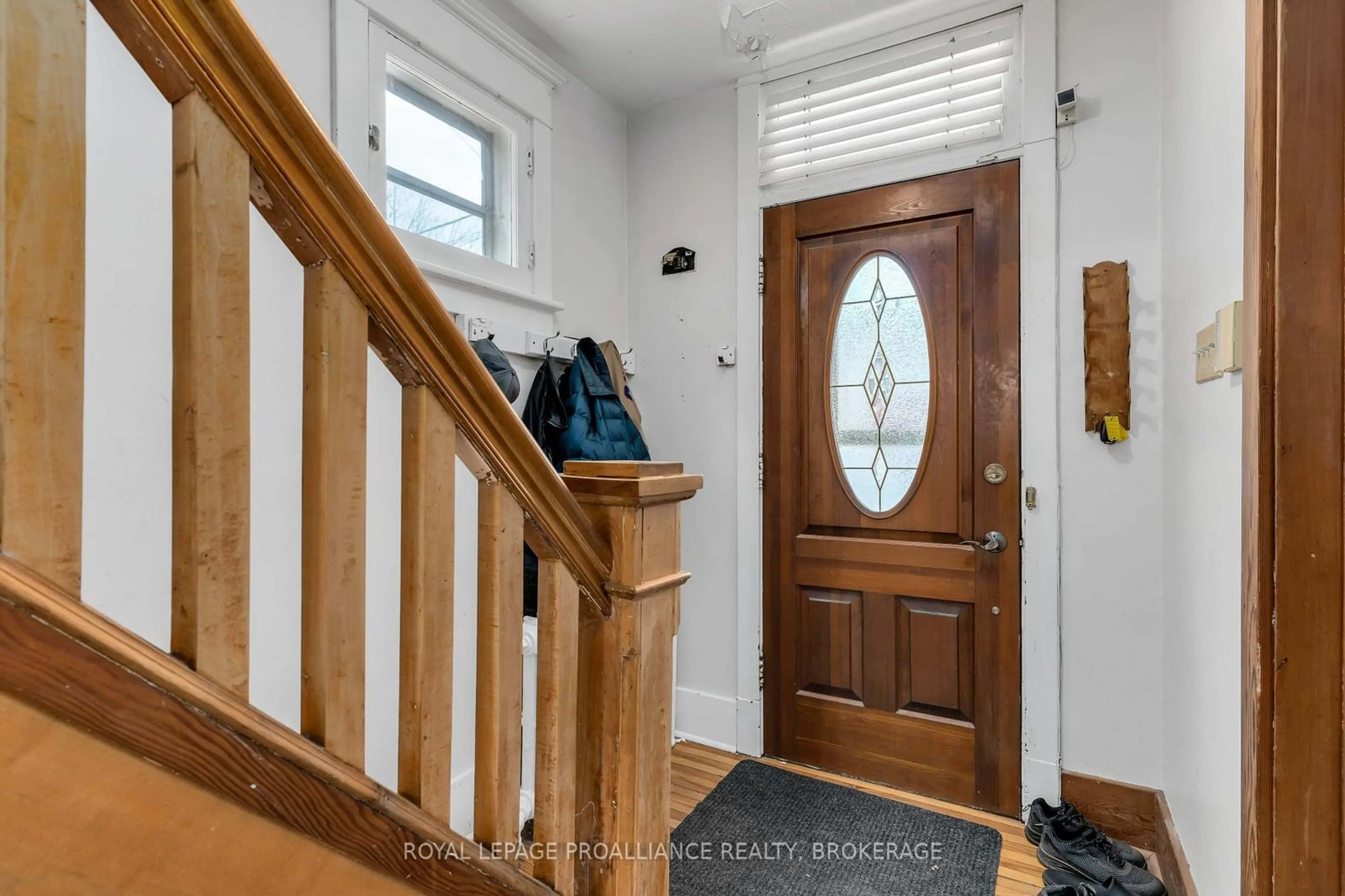 Indoor entryway for 485 Victoria St, Kingston Ontario K7L 3Z8