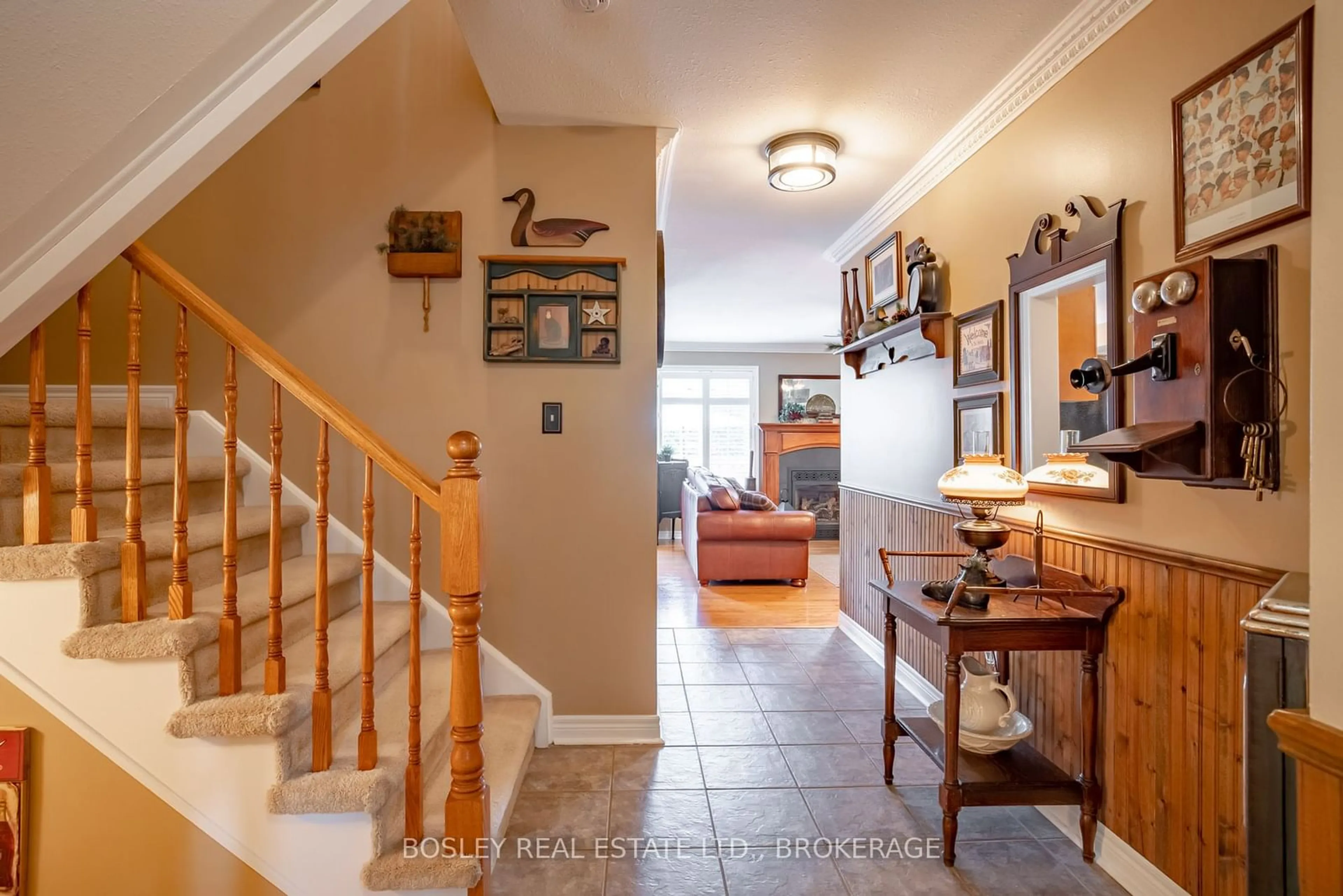 Indoor foyer for 20 Robertson Rd, Niagara-on-the-Lake Ontario L0S 1J0