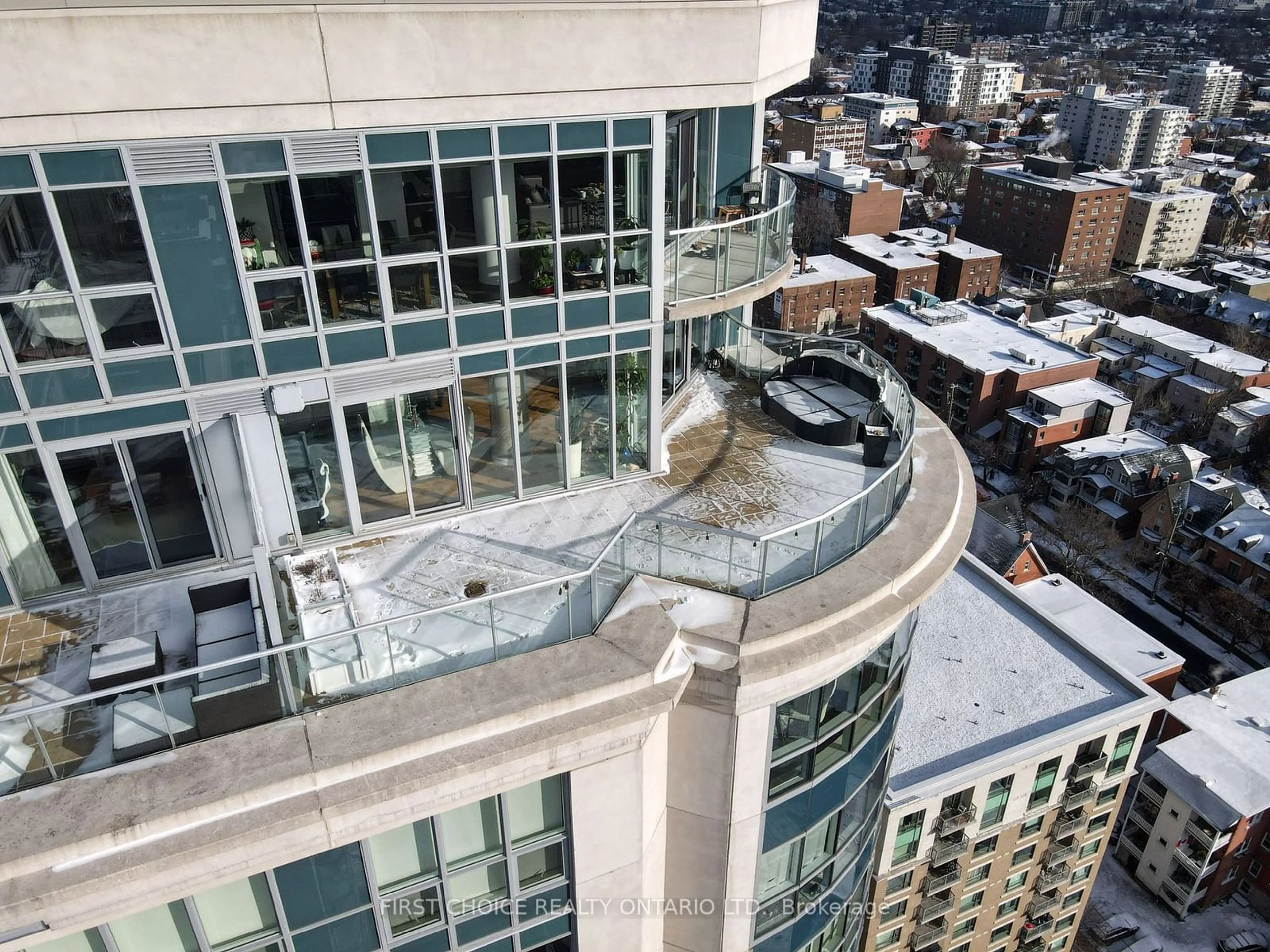 A pic from outside/outdoor area/front of a property/back of a property/a pic from drone, city buildings view from balcony for 195 Besserer St #2701, Lower Town - Sandy Hill Ontario K1N 0B6