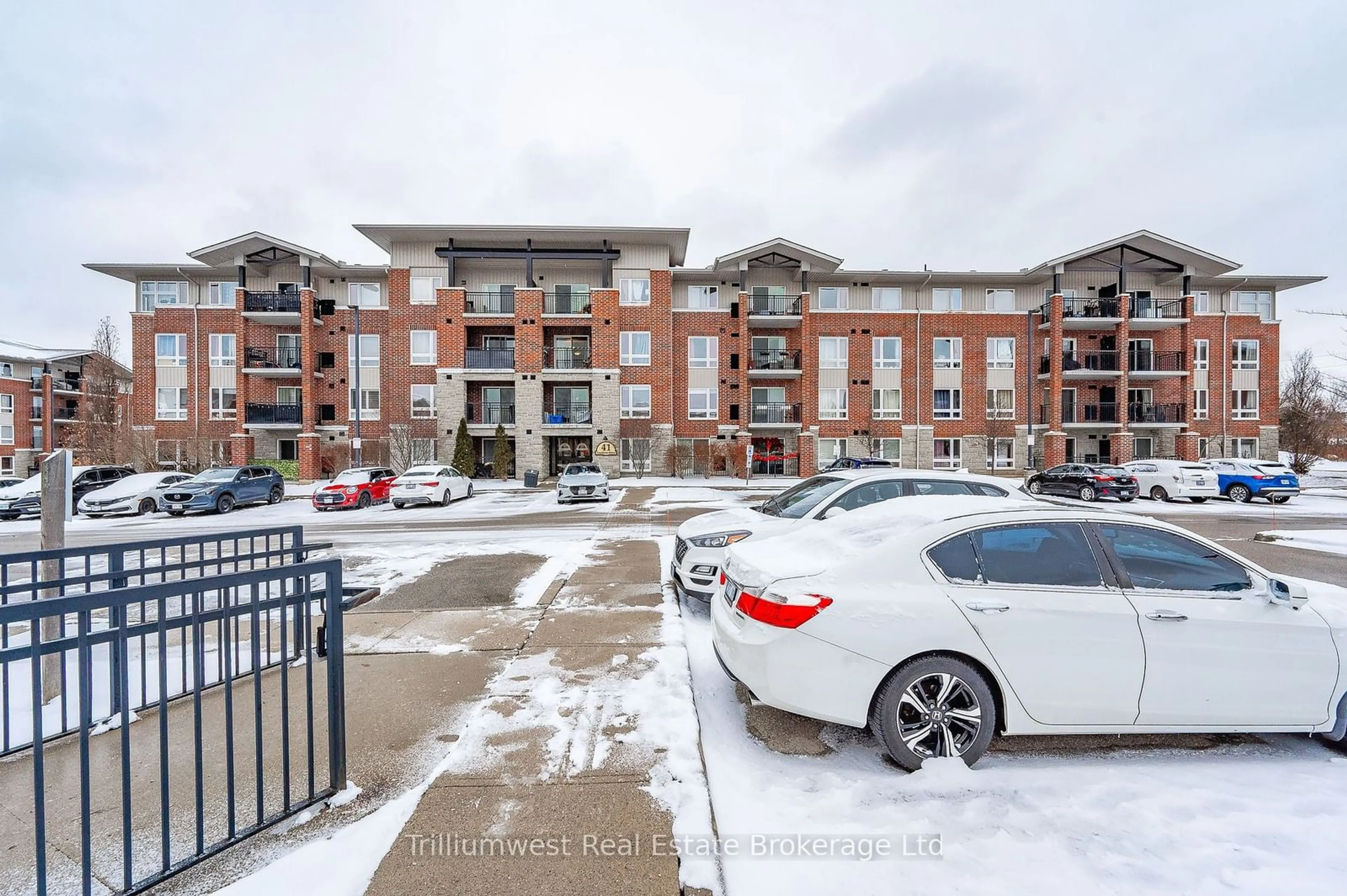 A pic from outside/outdoor area/front of a property/back of a property/a pic from drone, unknown for 41 GOODWIN Dr #307, Guelph Ontario N1L 0E7