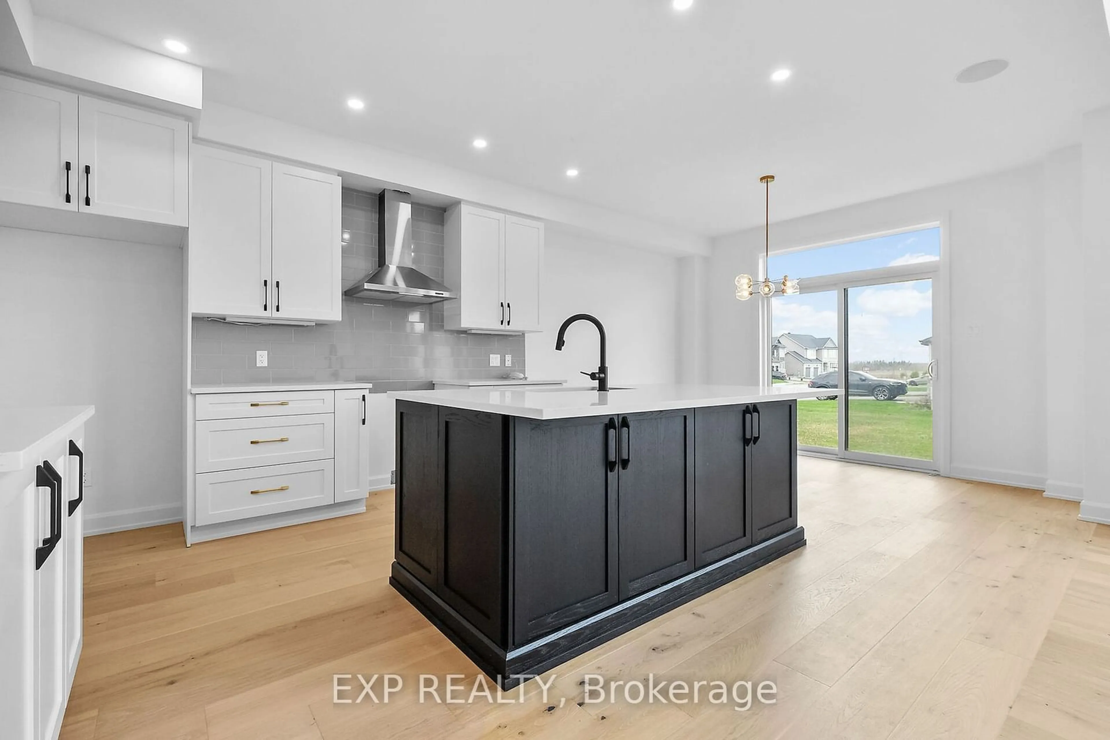 Open concept kitchen, ceramic/tile floor for 1971 HAWKER, Carp - Huntley Ward Ontario K0A 1L0