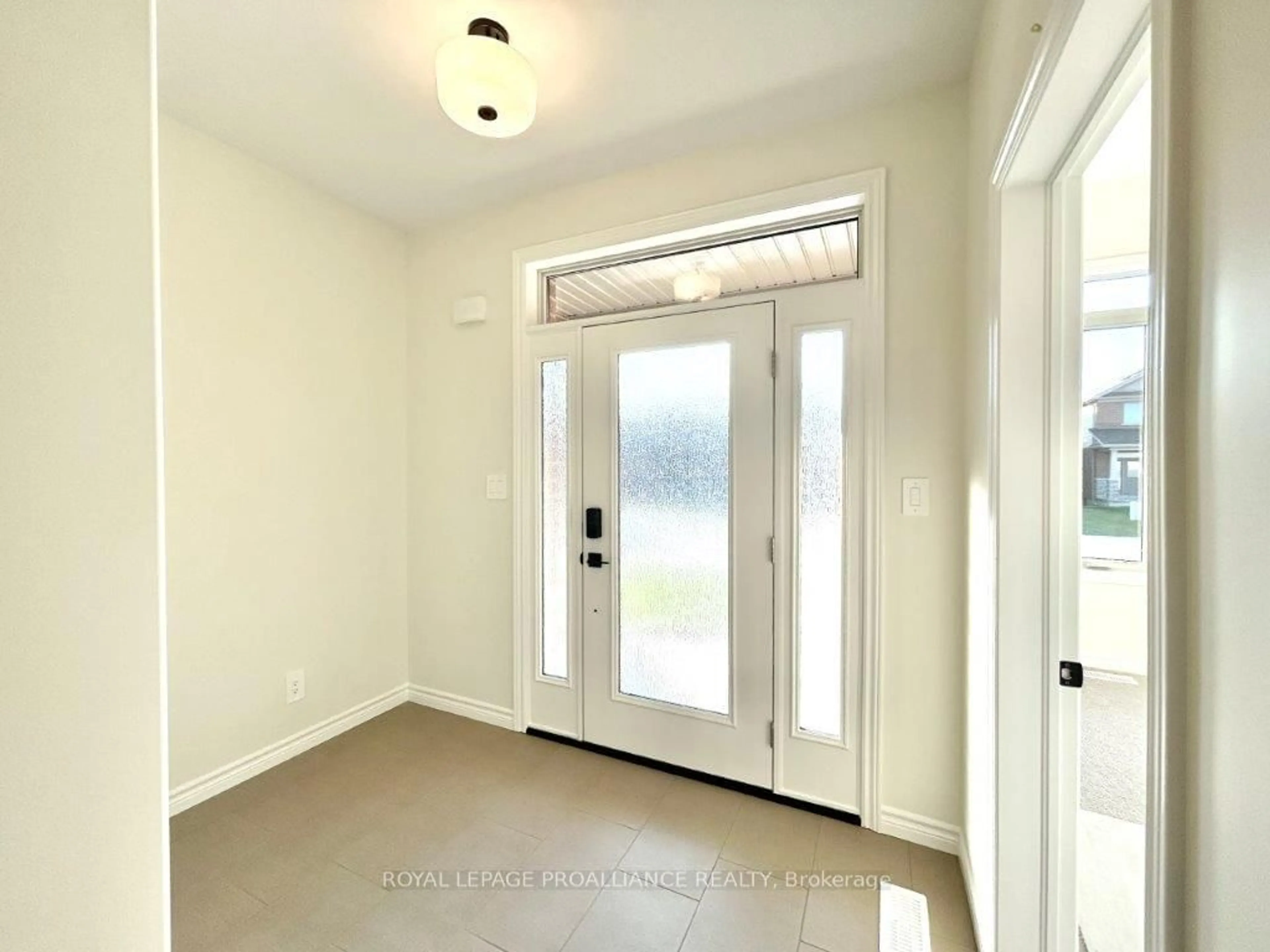 Indoor entryway for 37 Athabaska Dr, Belleville Ontario K8N 0T1