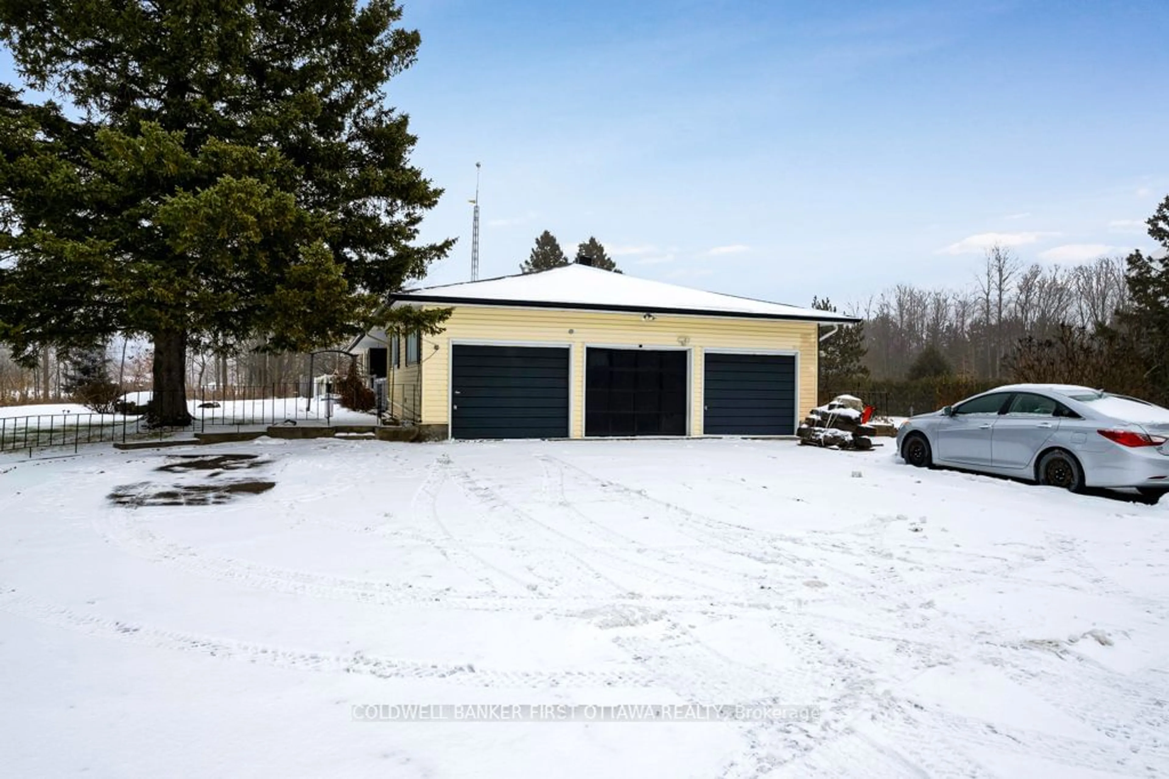 Indoor garage for 4225 Scotch Line, Tay Valley Ontario K7H 3C5