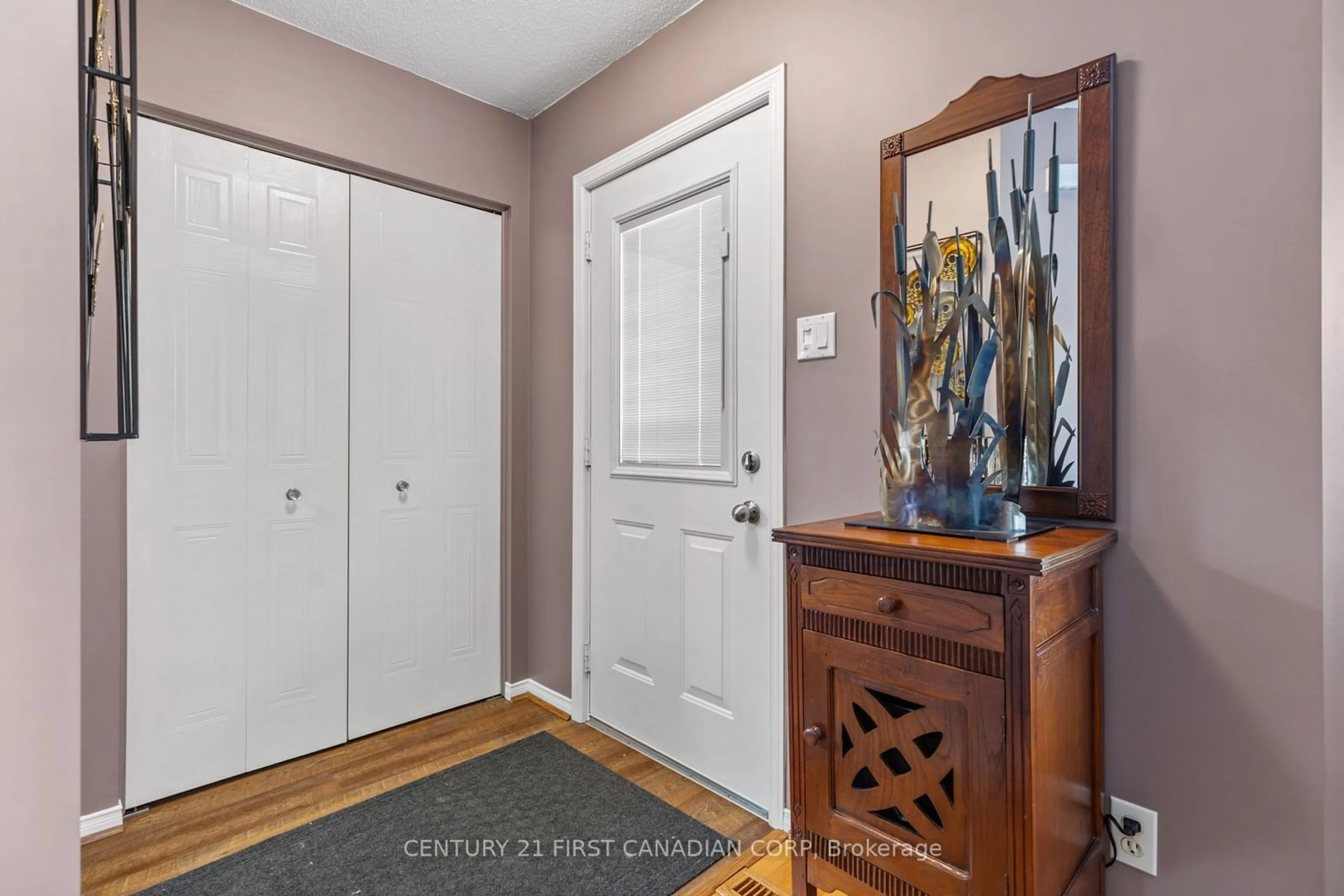 Indoor entryway for 305 Simpson Cres, London Ontario N5V 5E1