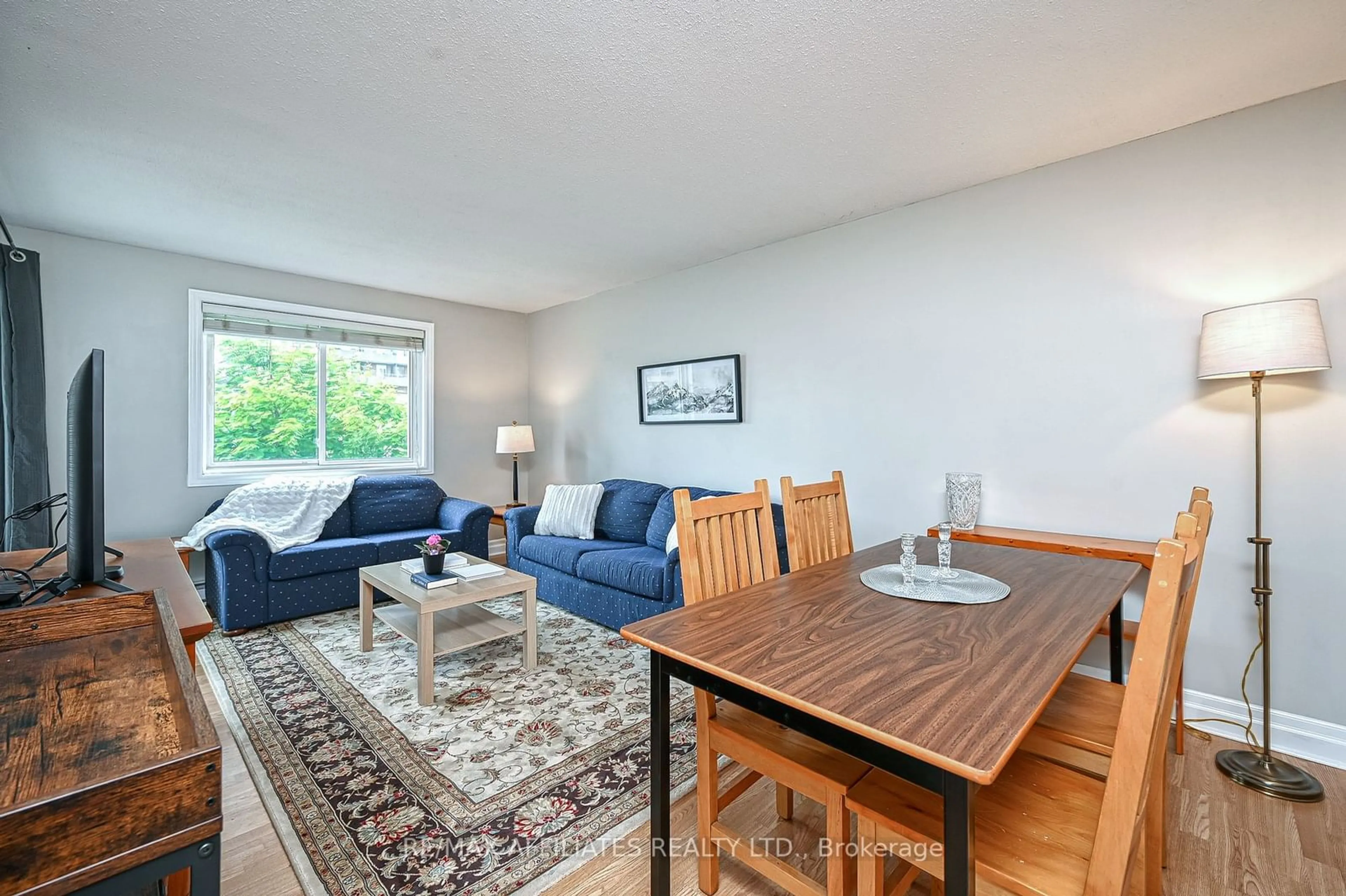 Living room with furniture, wood/laminate floor for 250 Brittany Dr #305, Manor Park - Cardinal Glen and Area Ontario K1K 4M1