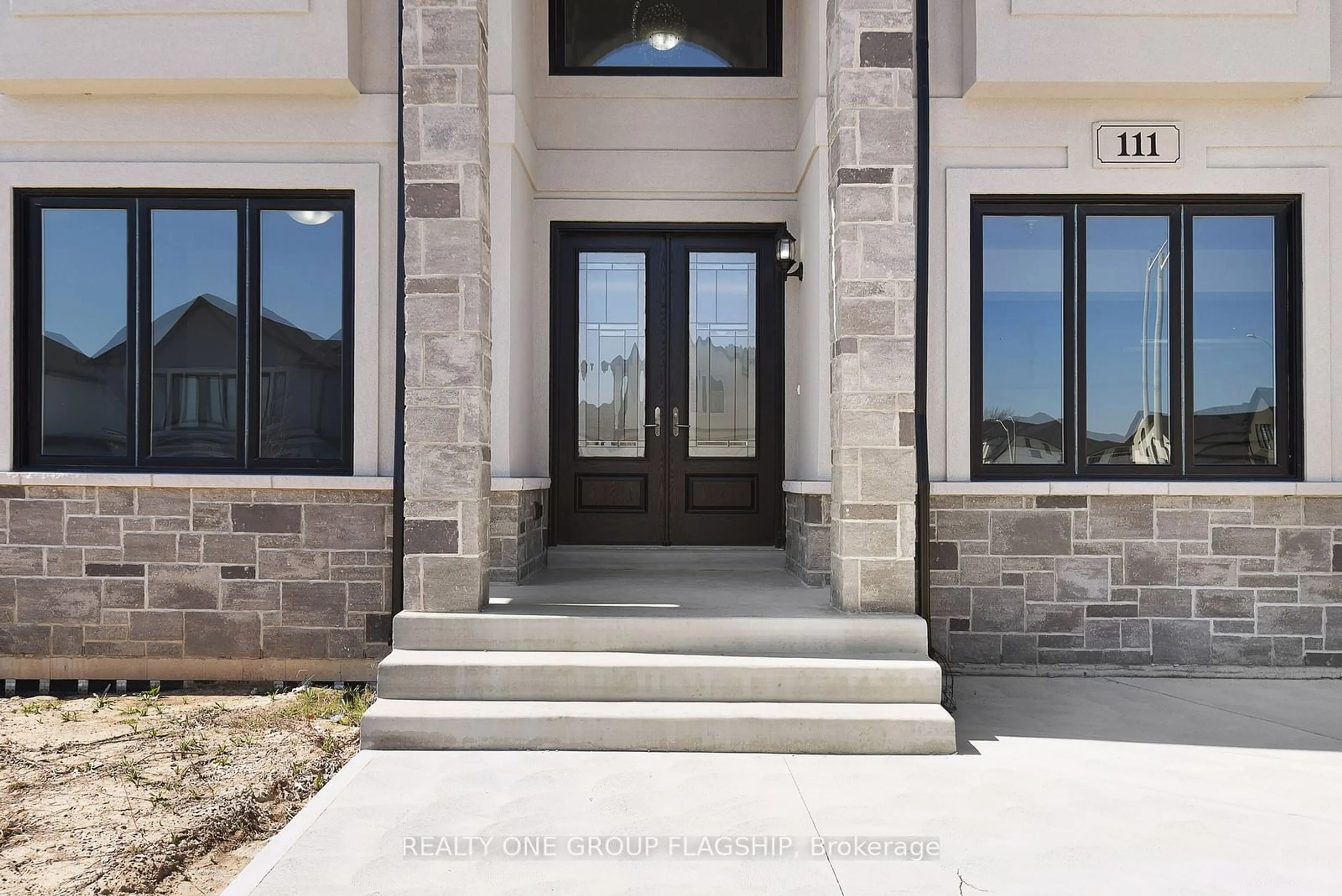 Indoor entryway for 111 Bonnet Rd, Amherstburg Ontario N9V 0G8